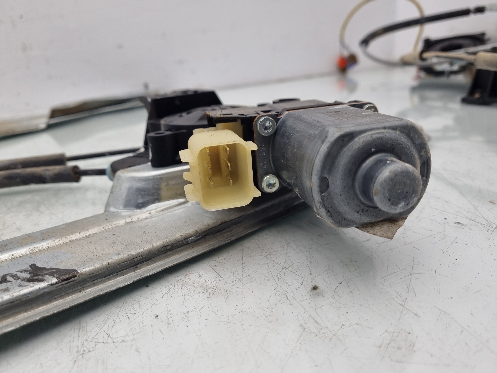 ELEVALUNAS DELANTERO IZQUIERDO FORD KUGA UFMA