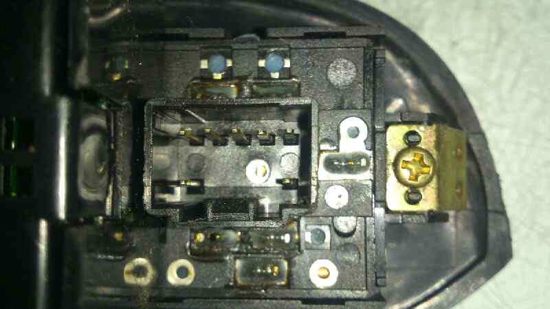 MANDO ELEVALUNAS DELANTERO IZQUIERDO HYUNDAI TRAJE D4EA