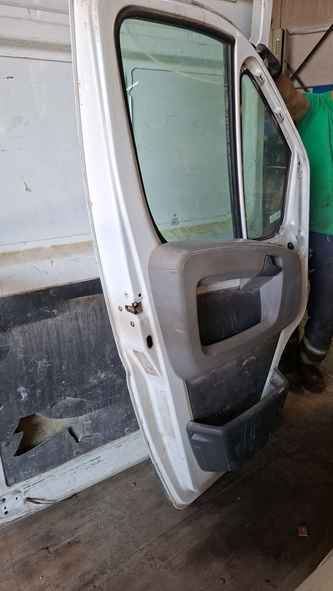 PUERTA LATERAL CORREDERA DERECHA PEUGEOT BOXER 