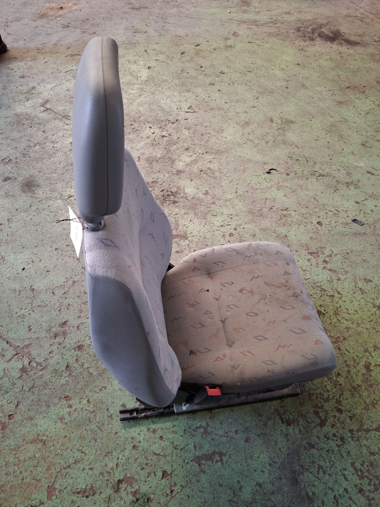 ASIENTO DELANTERO IZQUIERDO VOLKSWAGEN LT 