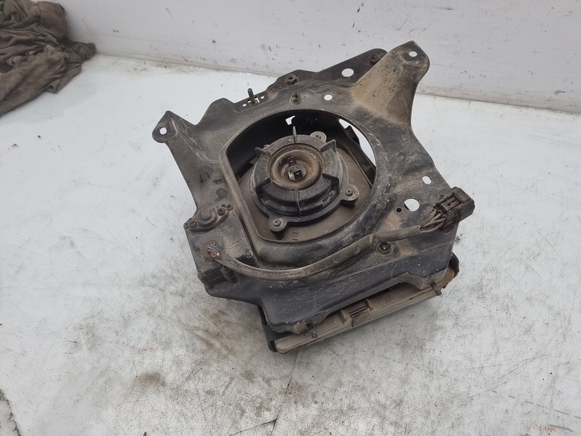 FARO DERECHO ISUZU TROOPER 4JX1