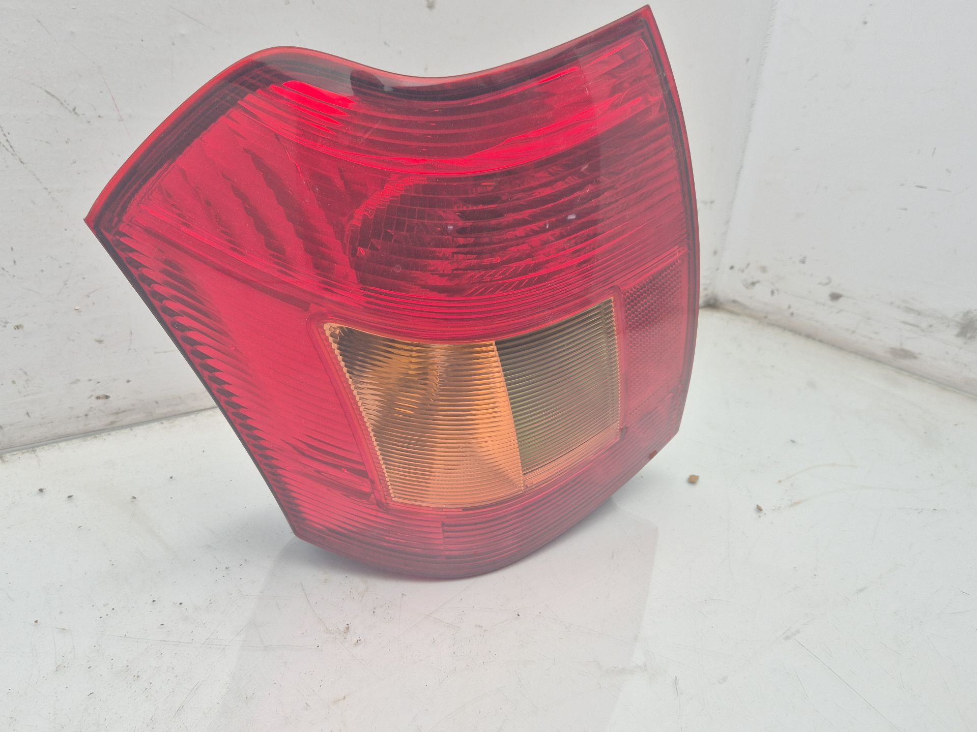 PILOTO TRASERO DERECHO TOYOTA COROLLA 