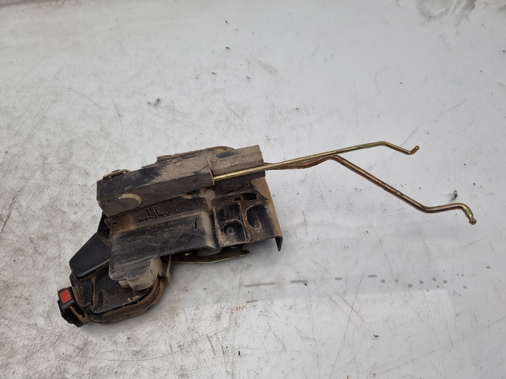 CERRADURA PUERTA DELANTERA DERECHA HYUNDAI TERRACA J3