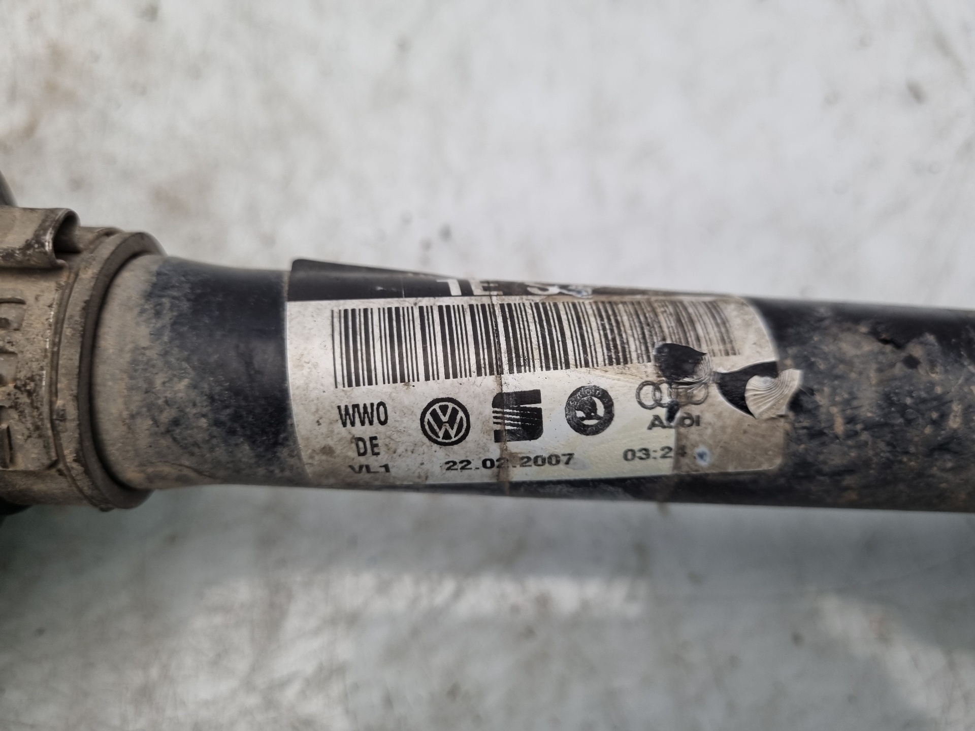 TRANSMISION DELANTERA IZQUIERDA AUDI A3 BMN