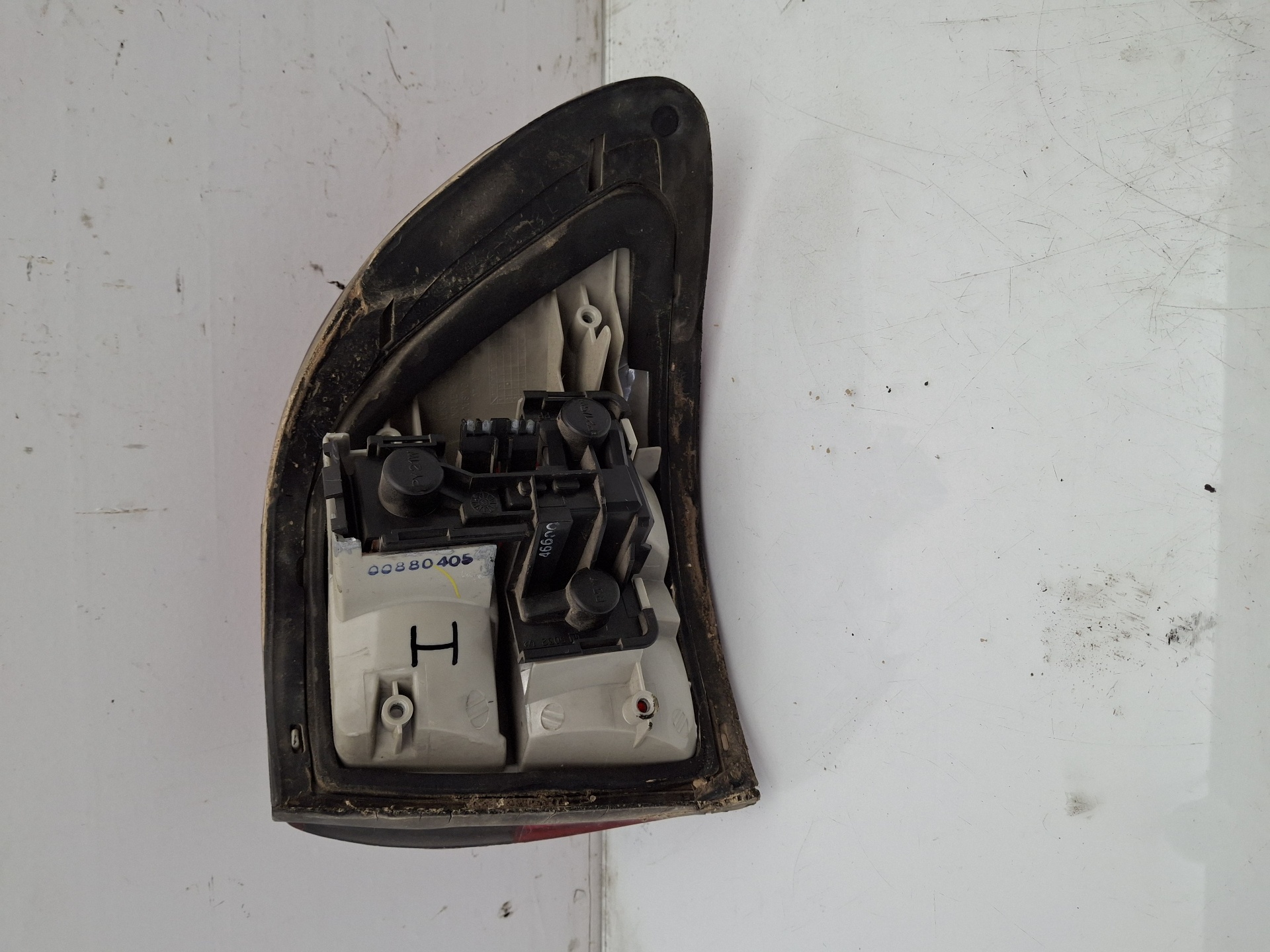 PILOTO TRASERO IZQUIERDO OPEL OMEGA X20DTH