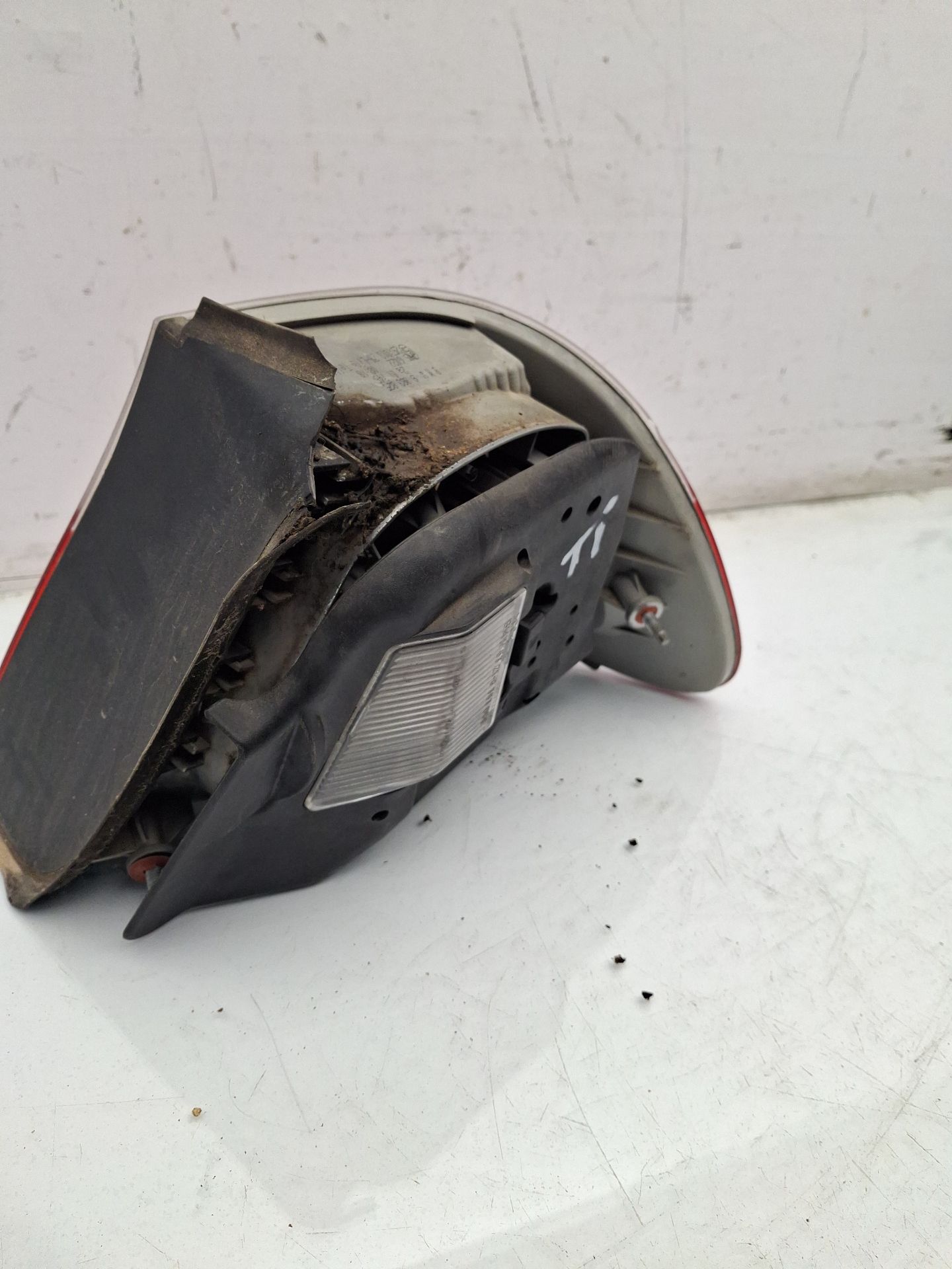 PILOTO TRASERO IZQUIERDO BMW 3 