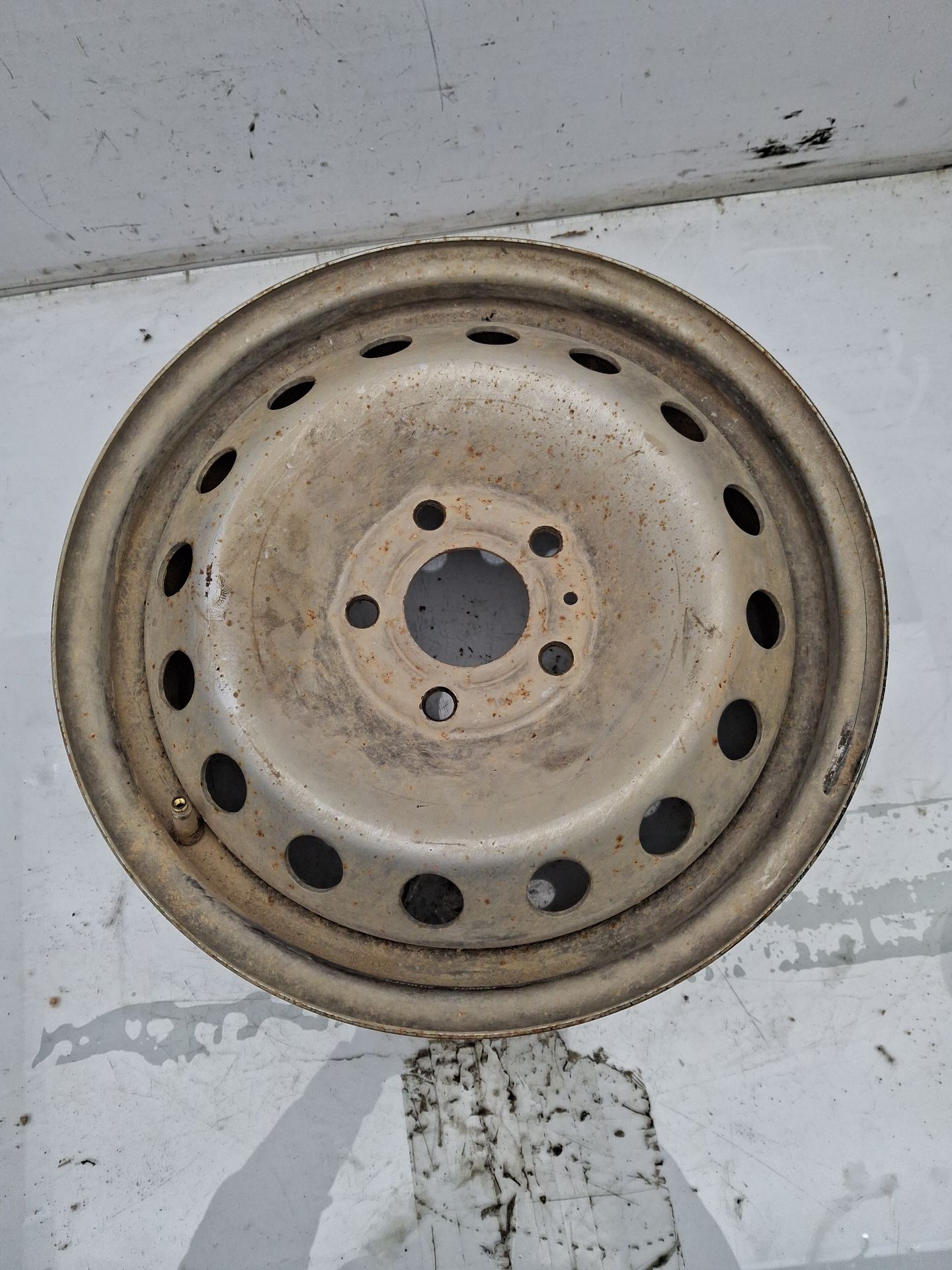 LLANTA RENAULT TRAFIC 