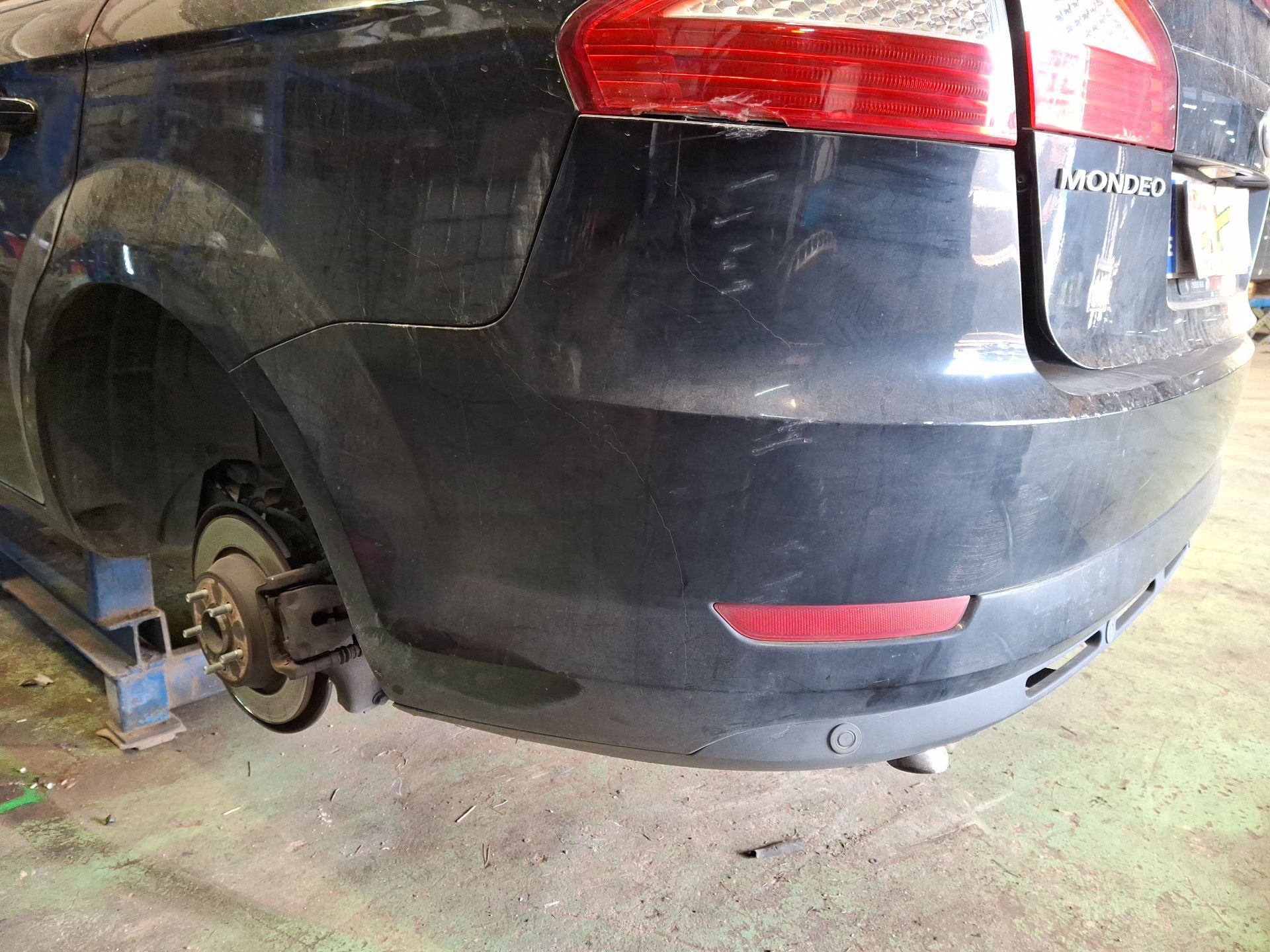 PARAGOLPES TRASERO FORD MONDEO 