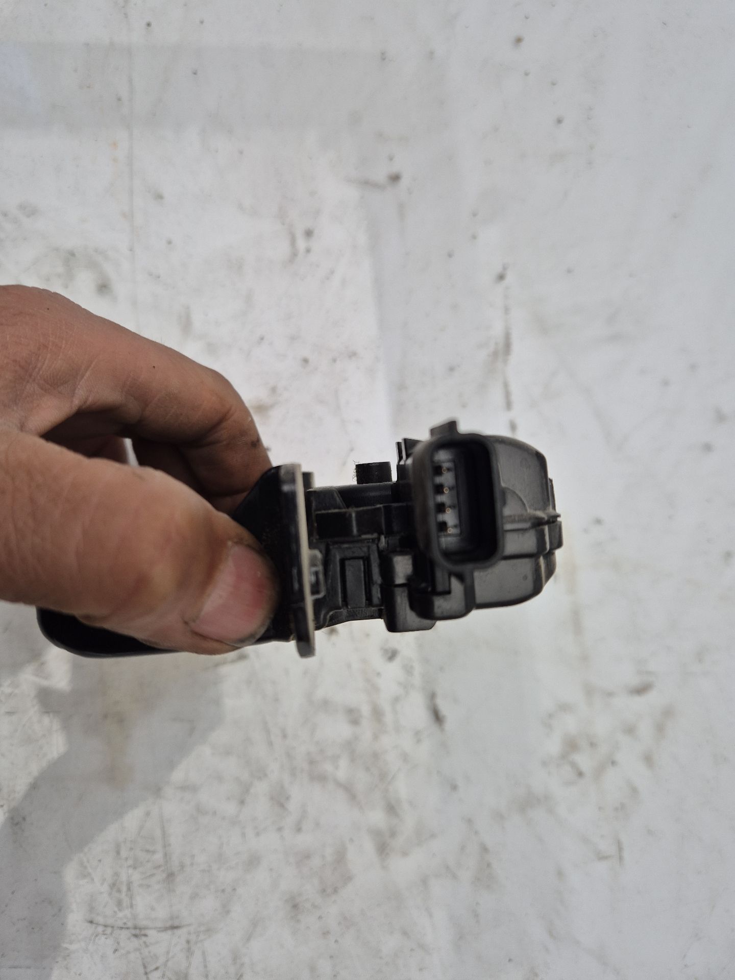 CERRADURA MALETERO / PORTON RENAULT FLUENCE 