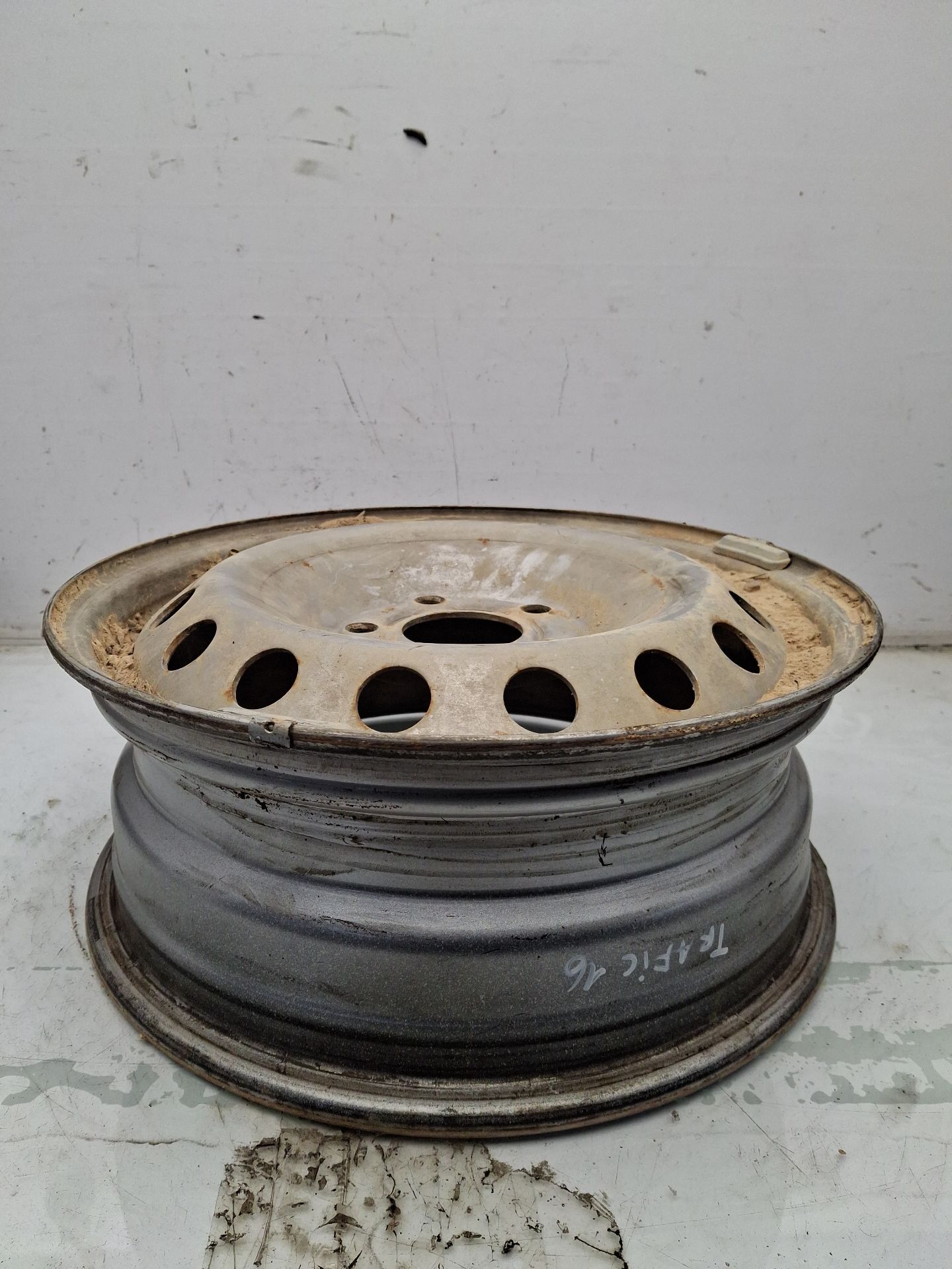 LLANTA RENAULT TRAFIC 