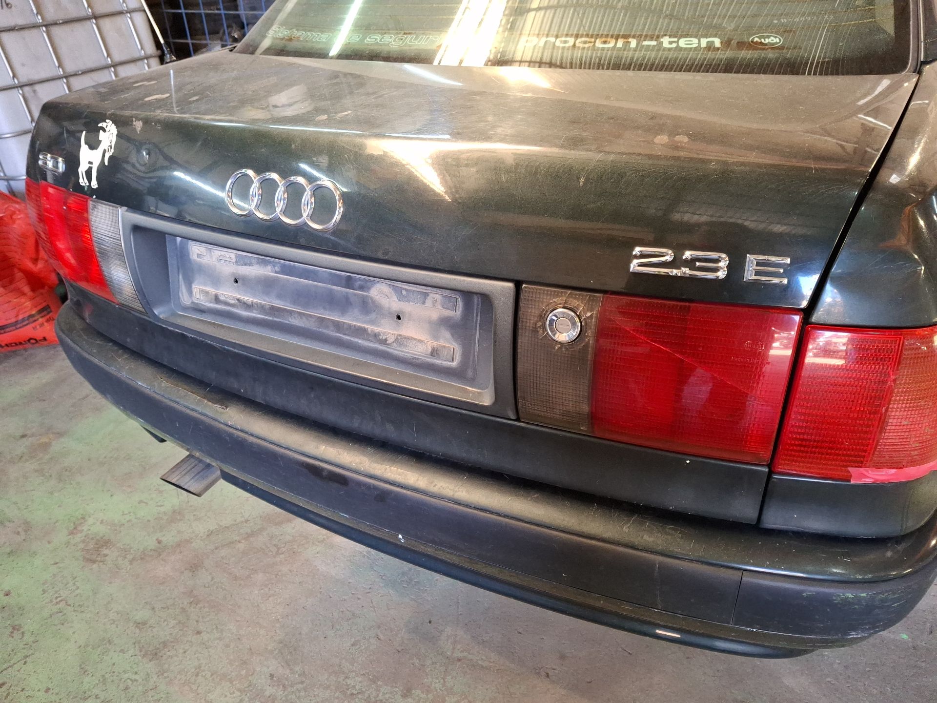 PORTON TRASERO AUDI 80 