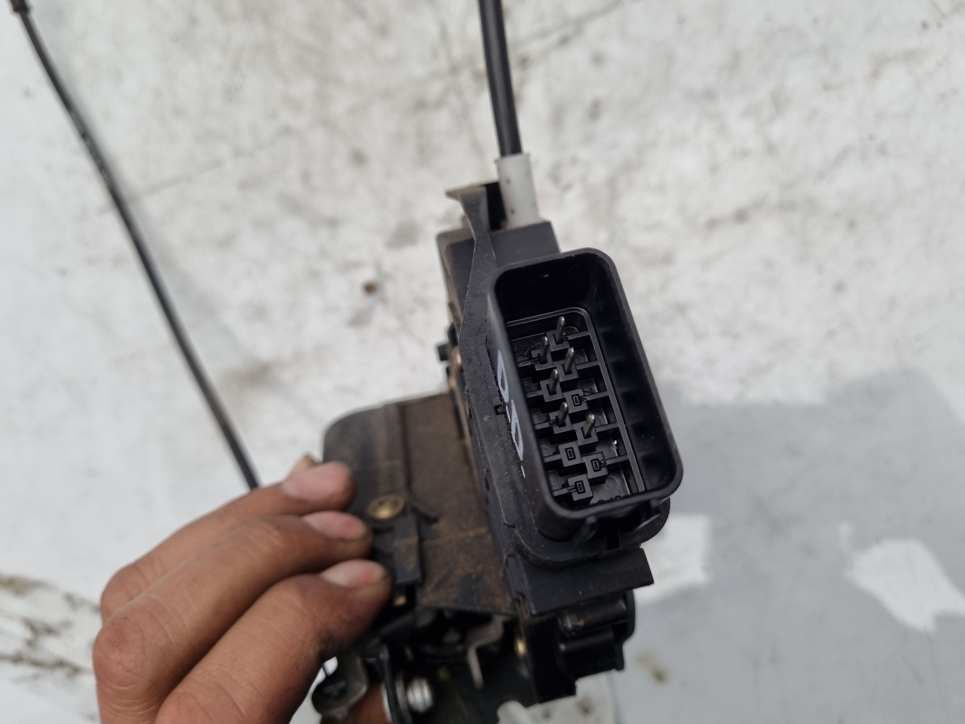 CERRADURA PUERTA DELANTERA DERECHA FORD FOCUS KKDA