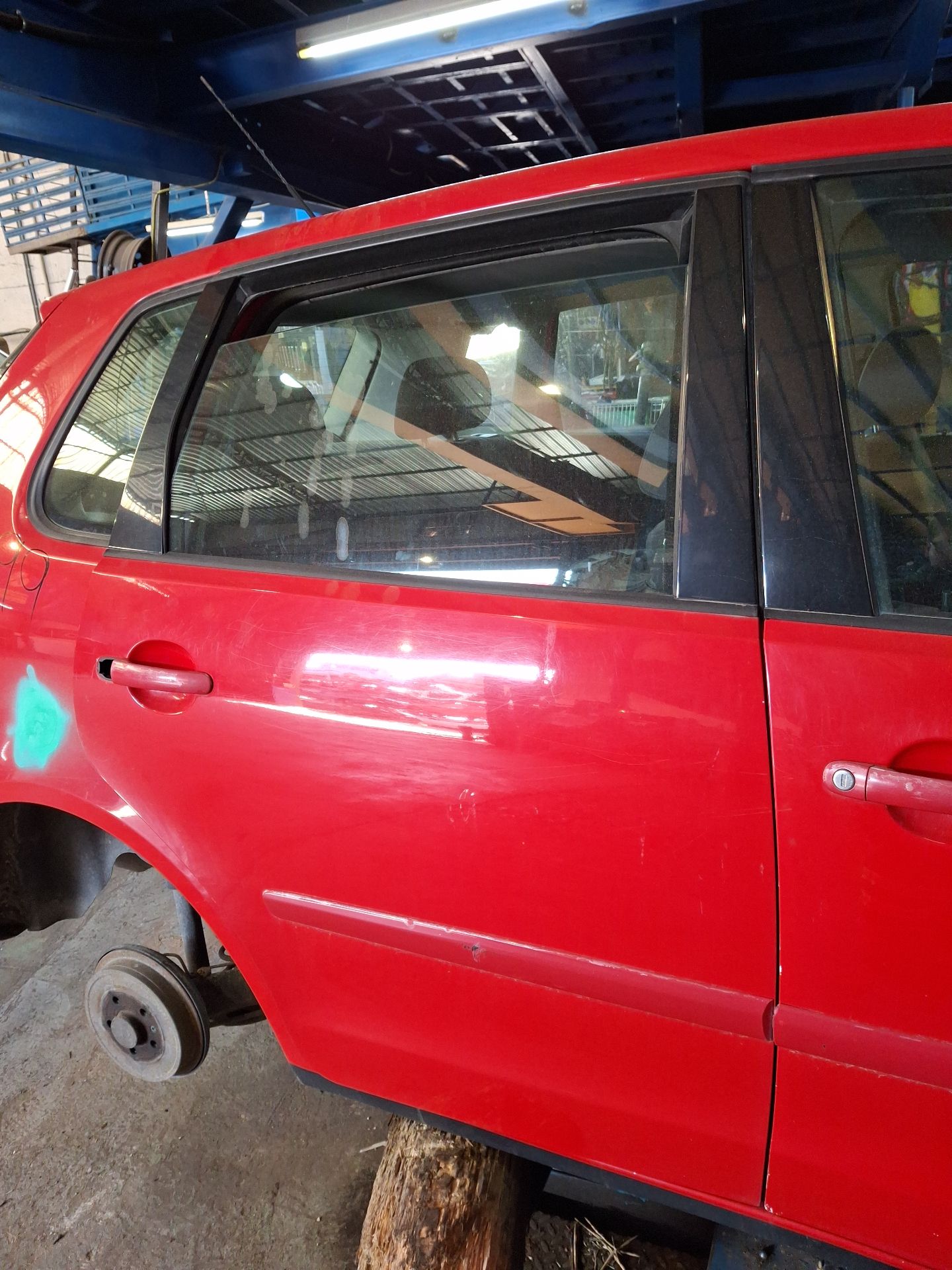 PUERTA TRASERA DERECHA VOLKSWAGEN POLO 