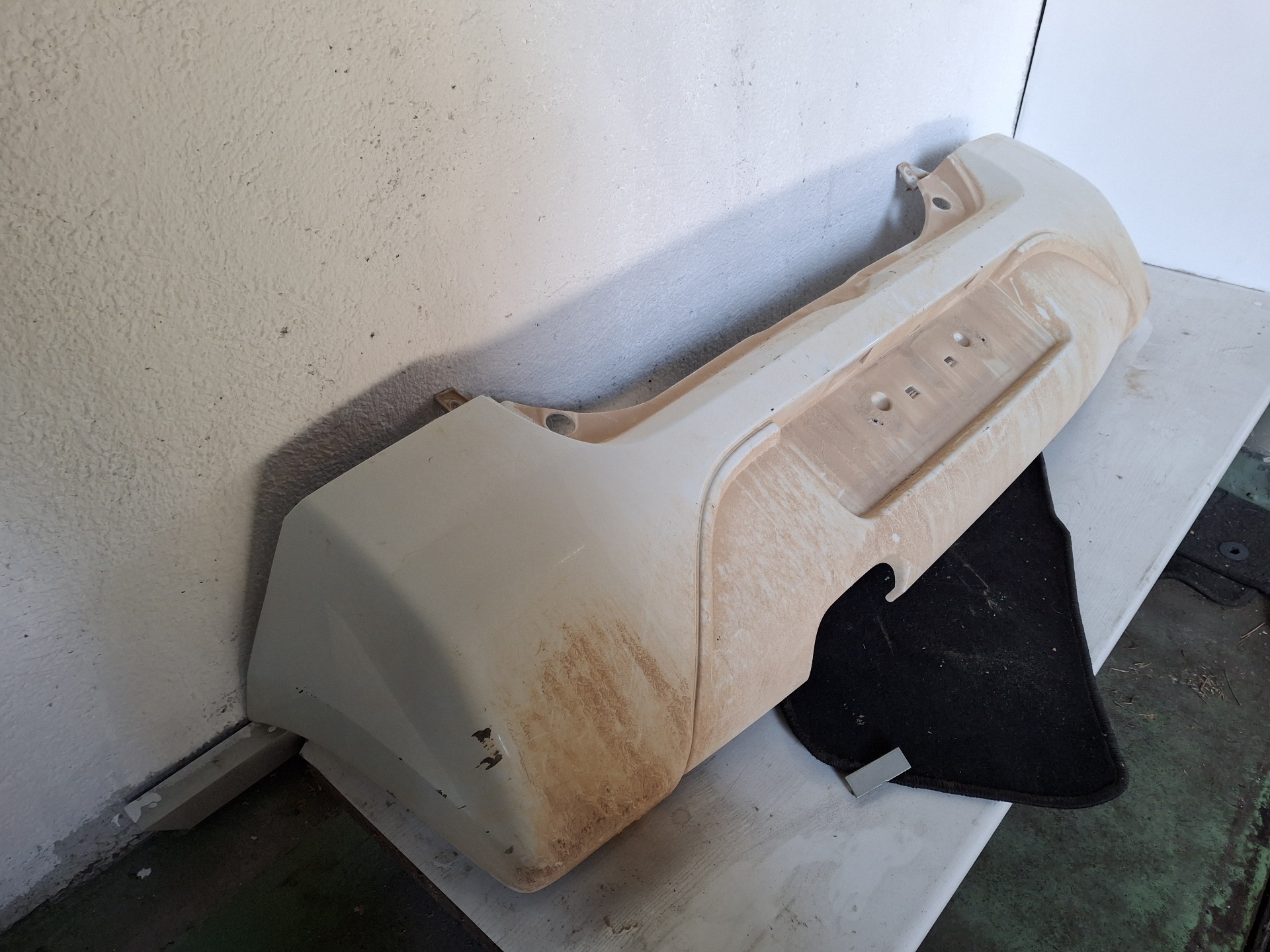 PARAGOLPES TRASERO RENAULT TWINGO K9K 17