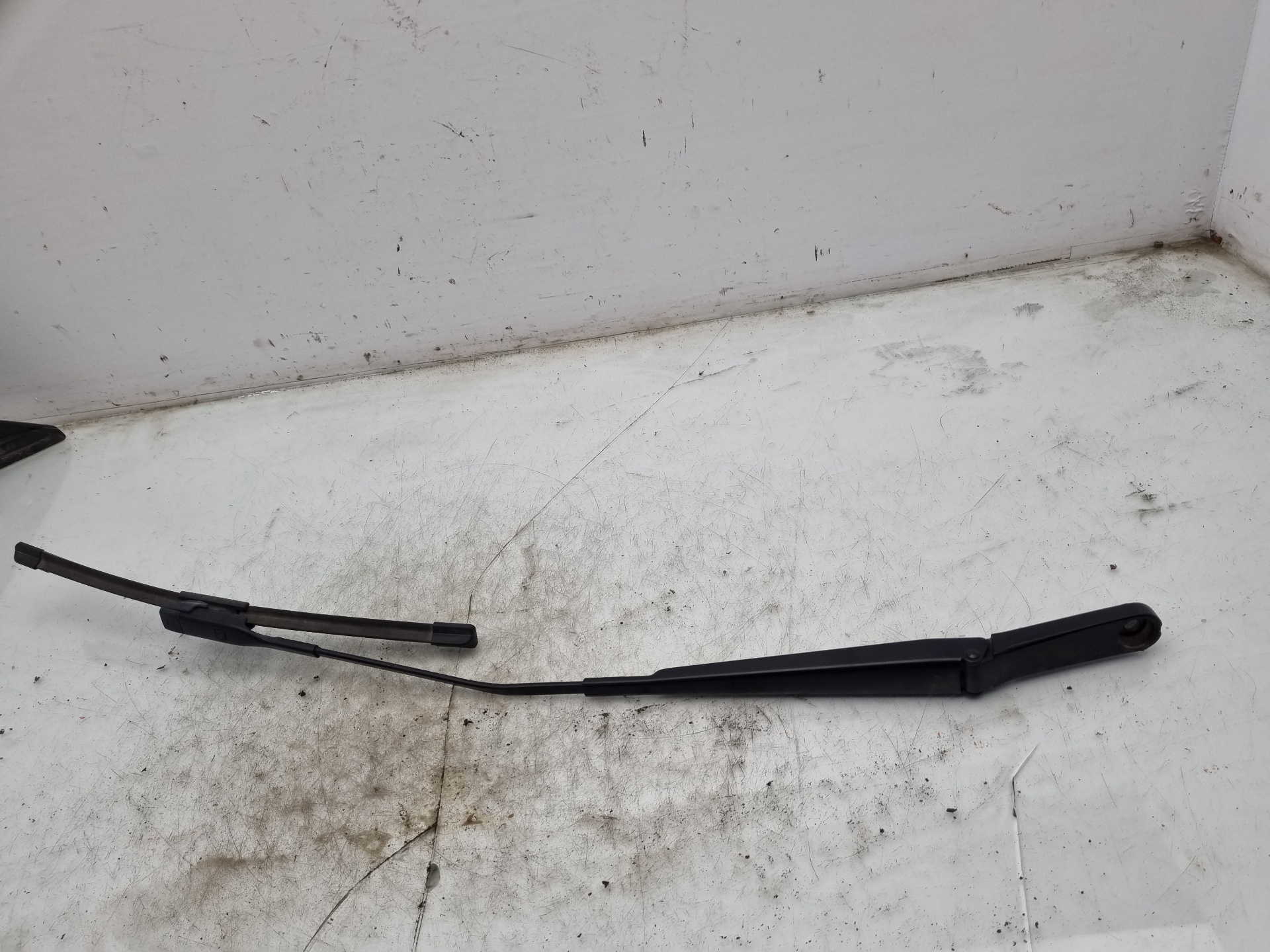 BRAZO LIMPIA DELANTERO DERECHO AUDI A1 CAYC