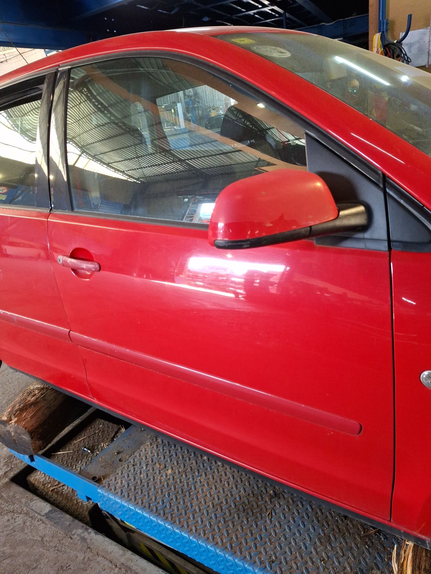 PUERTA DELANTERA DERECHA VOLKSWAGEN POLO 