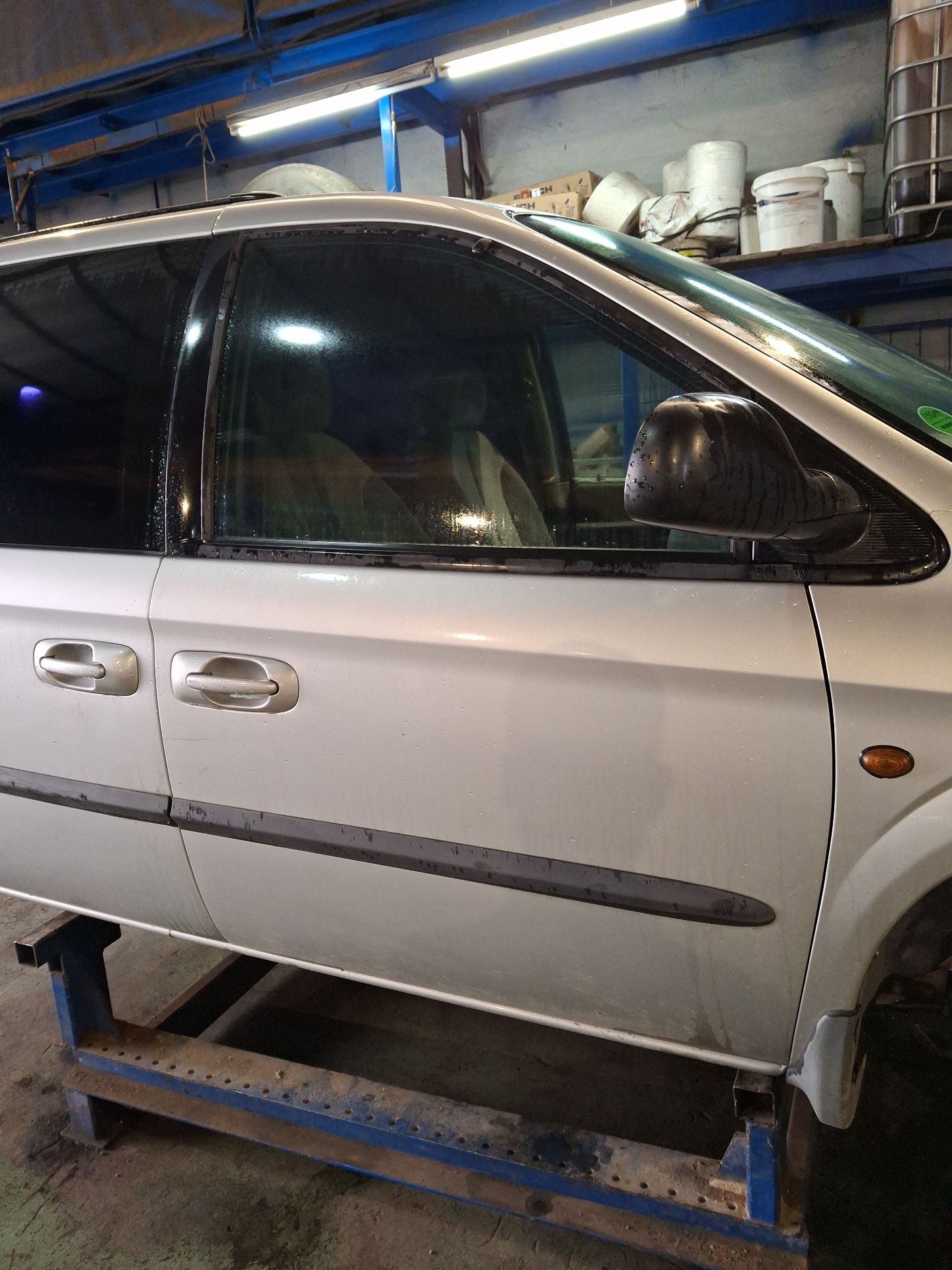 PUERTA DELANTERA DERECHA CHRYSLER VOYAGER 