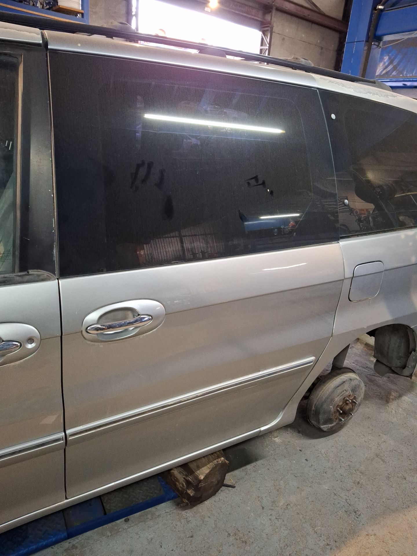 PUERTA LATERAL CORREDERA IZQUIERDA KIA CARNIVAL 
