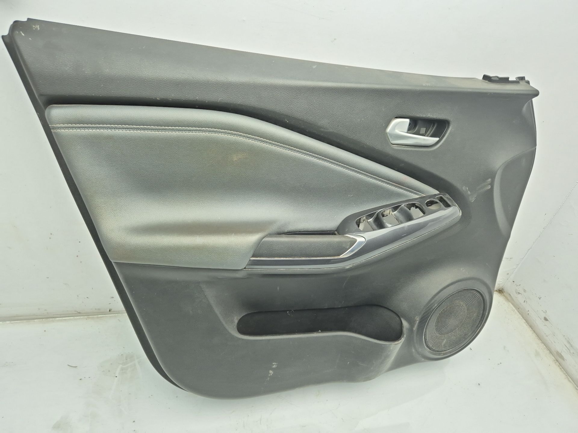GUARNECIDO PUERTA DELANTERA IZQUIERDA NISSAN JUKE 
