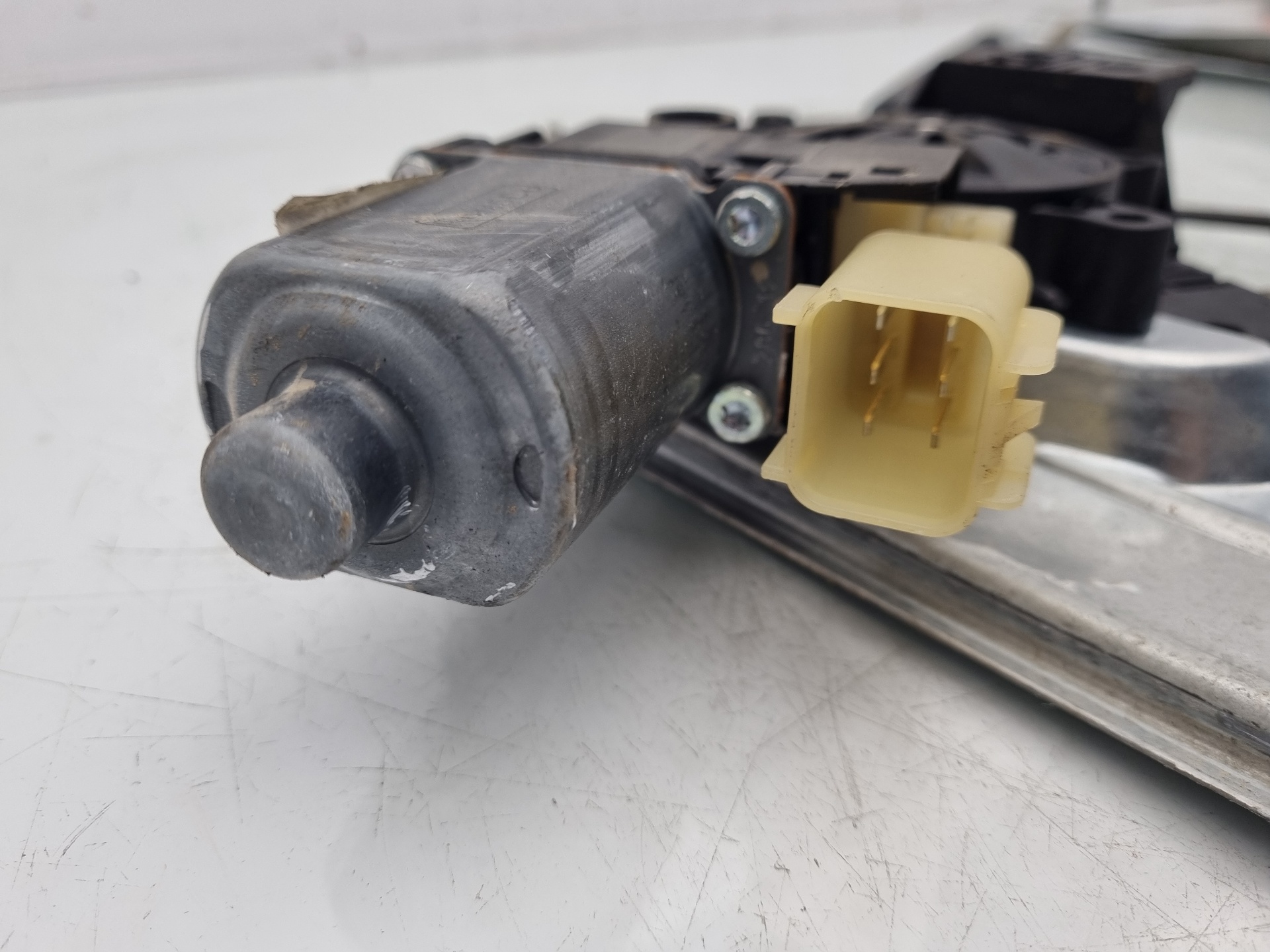 ELEVALUNAS DELANTERO DERECHO FORD KUGA UFMA