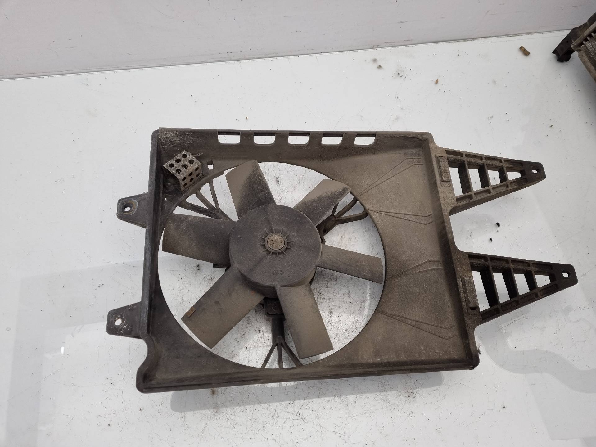 ELECTROVENTILADOR FIAT UNO 146A2000