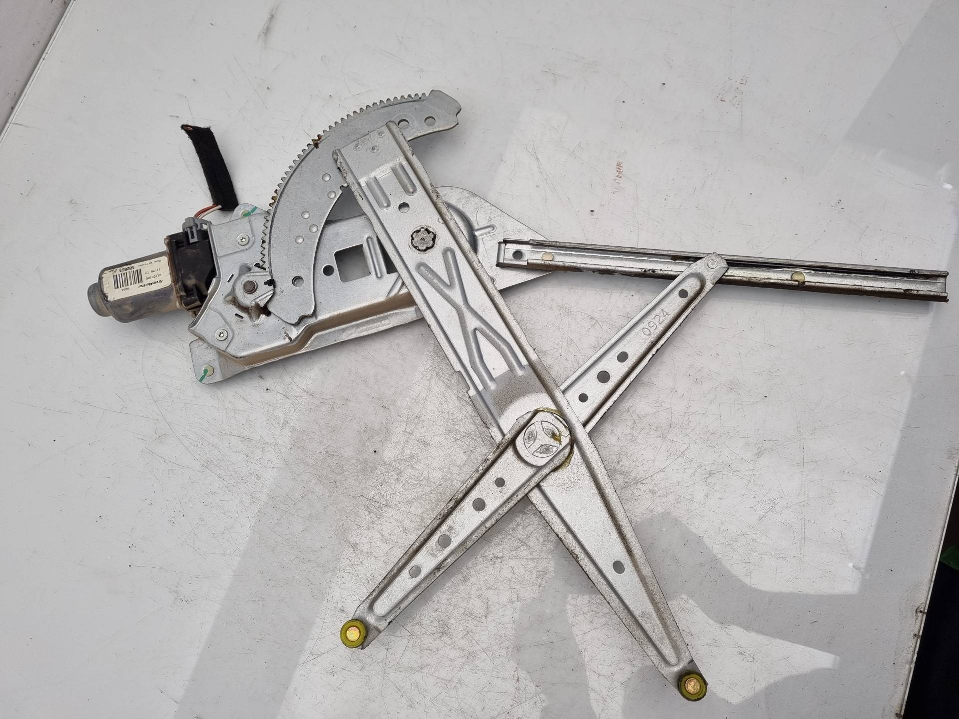 ELEVALUNAS DELANTERO DERECHO RENAULT KANGOO F9Q 37