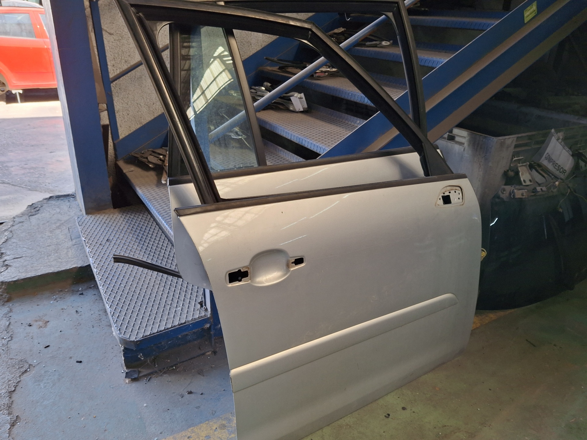 PUERTA DELANTERA DERECHA CITROEN C4 9HZ