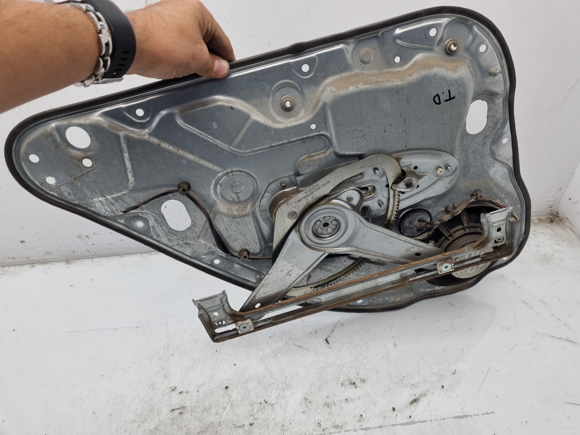 ELEVALUNAS TRASERO DERECHO FORD FOCUS KKDA