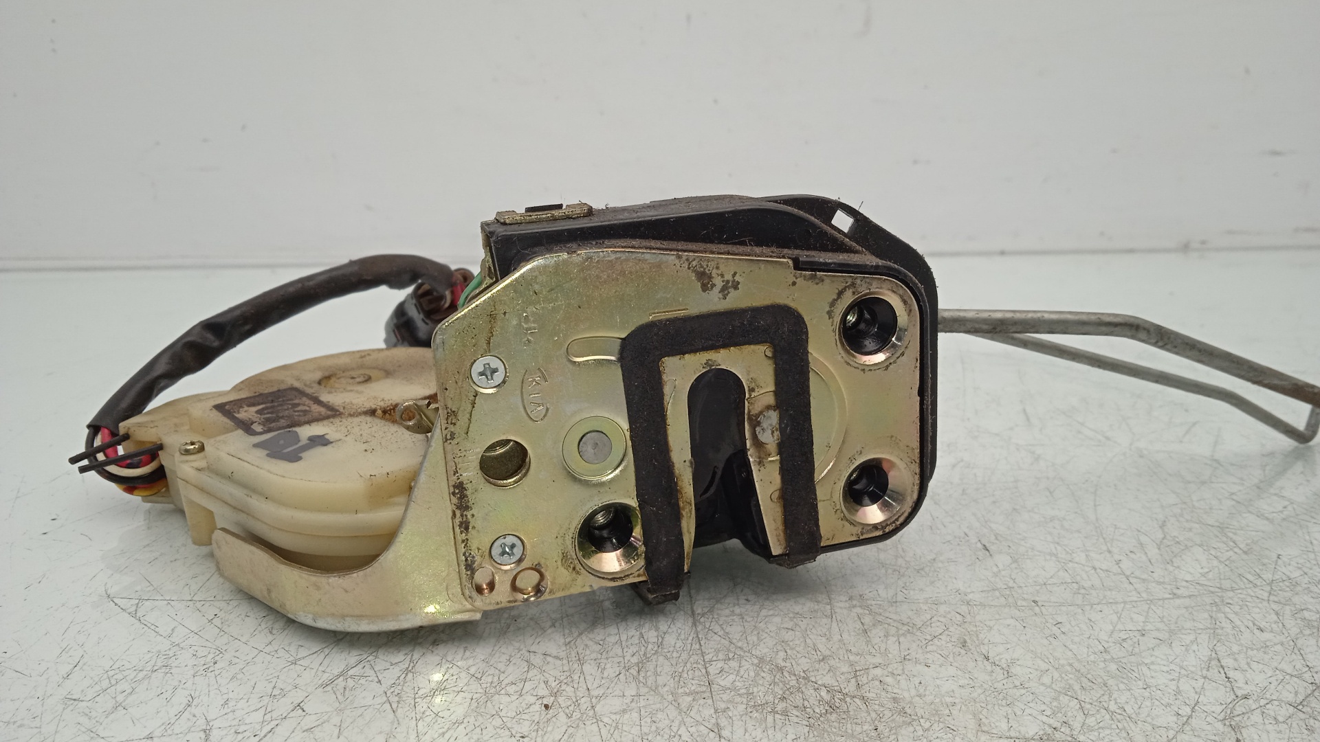 CERRADURA PUERTA DELANTERA IZQUIERDA KIA SORENTO D4CB