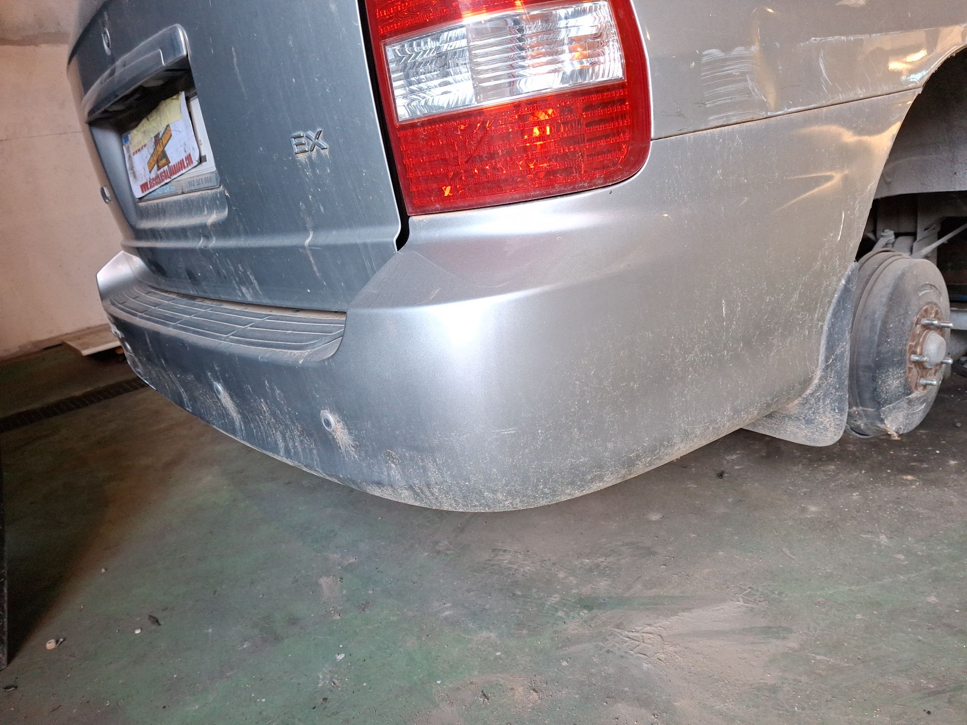 PARAGOLPES TRASERO KIA CARNIVAL 