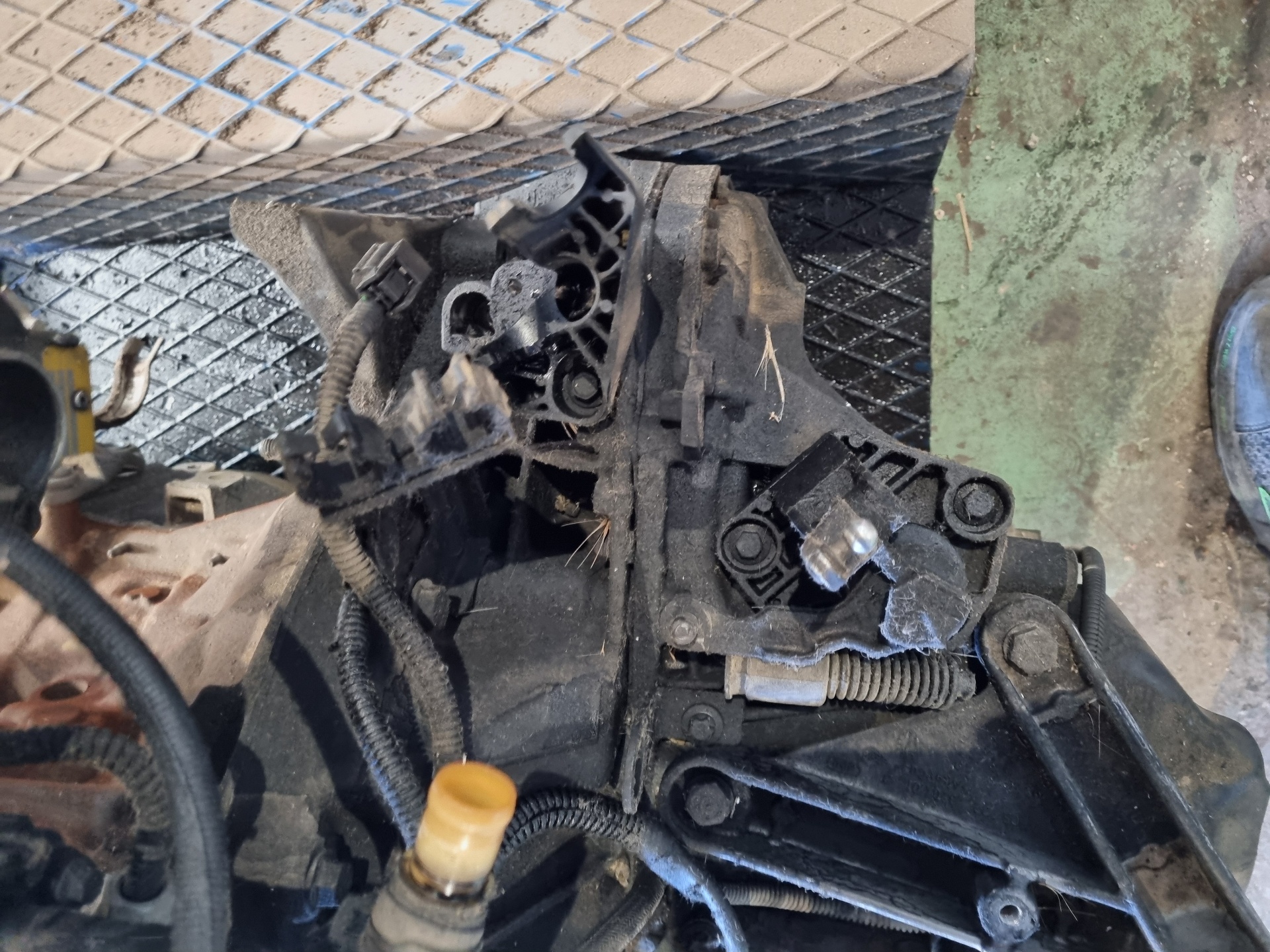 CAJA CAMBIOS DACIA LOGAN K9K 8 7