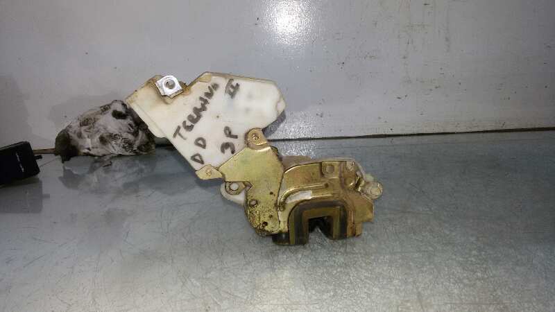 CERRADURA PUERTA DELANTERA DERECHA NISSAN TERRANO TD27T