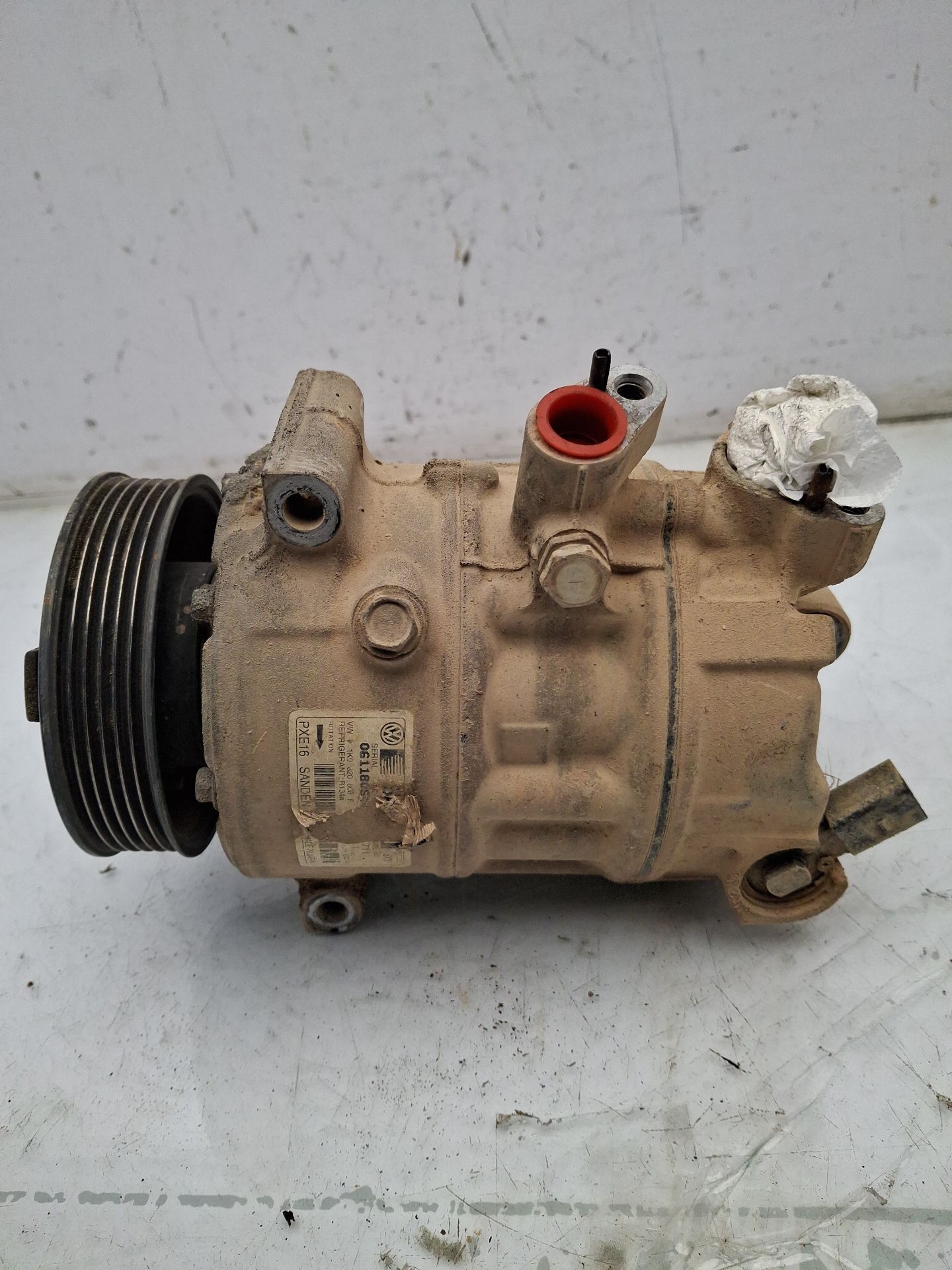 COMPRESOR AIRE ACONDICIONADO VOLKSWAGEN CADDY 