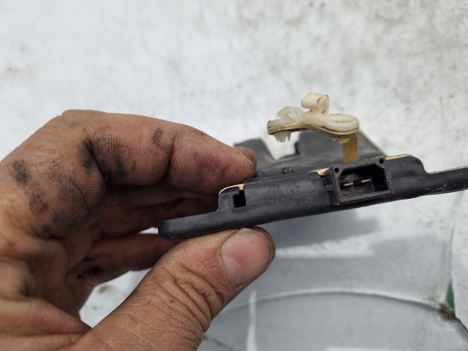 CERRADURA MALETERO / PORTON AUDI A4 APU