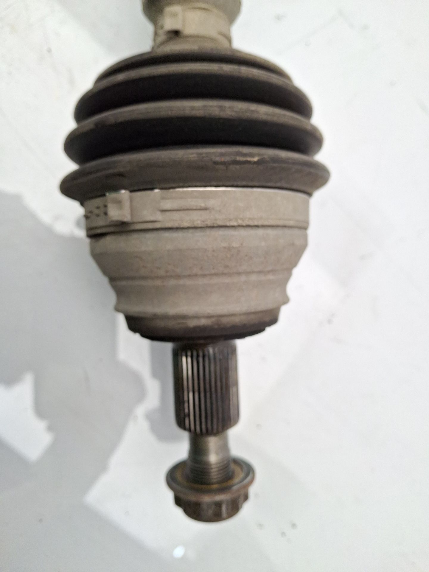 TRANSMISION DELANTERA DERECHA VOLKSWAGEN GOLF 