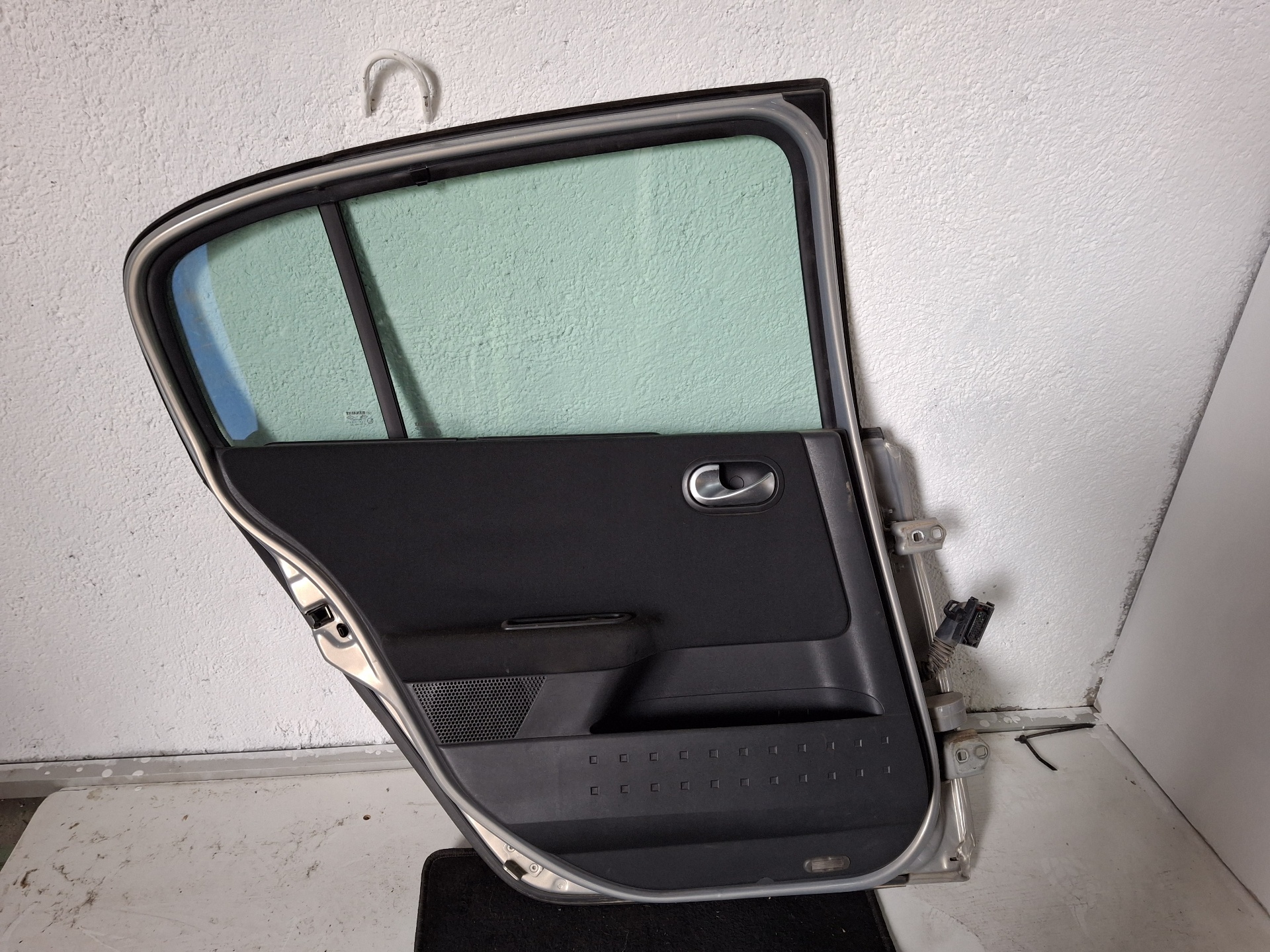 PUERTA TRASERA IZQUIERDA RENAULT MEGANE F9Q B8