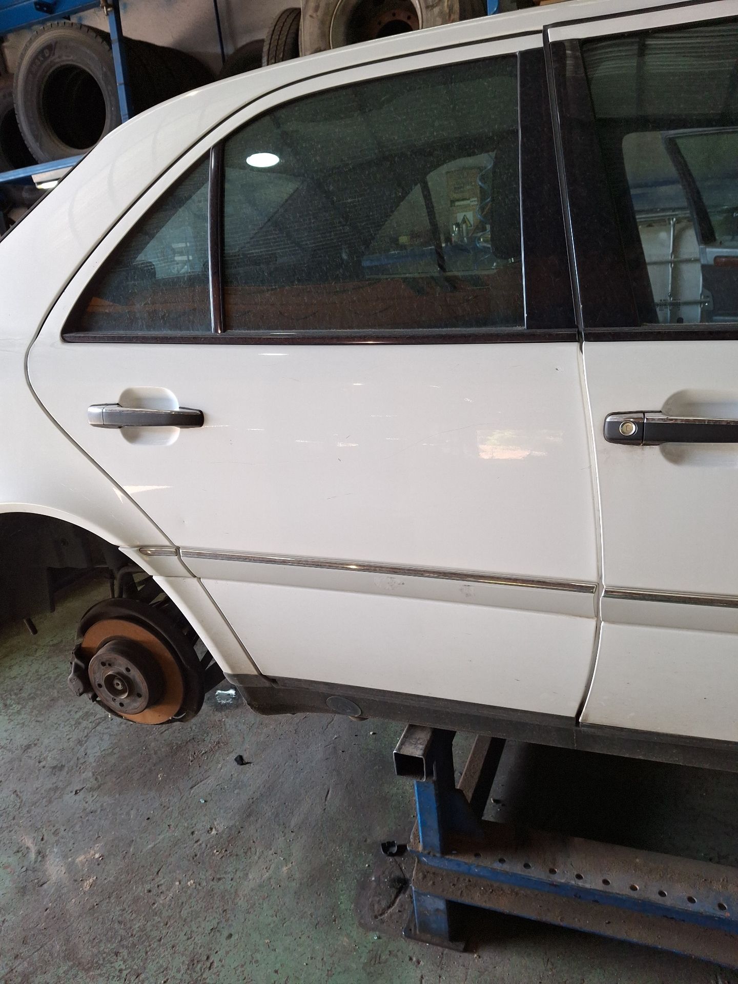 PUERTA TRASERA DERECHA MERCEDES-BENZ CLASE C 