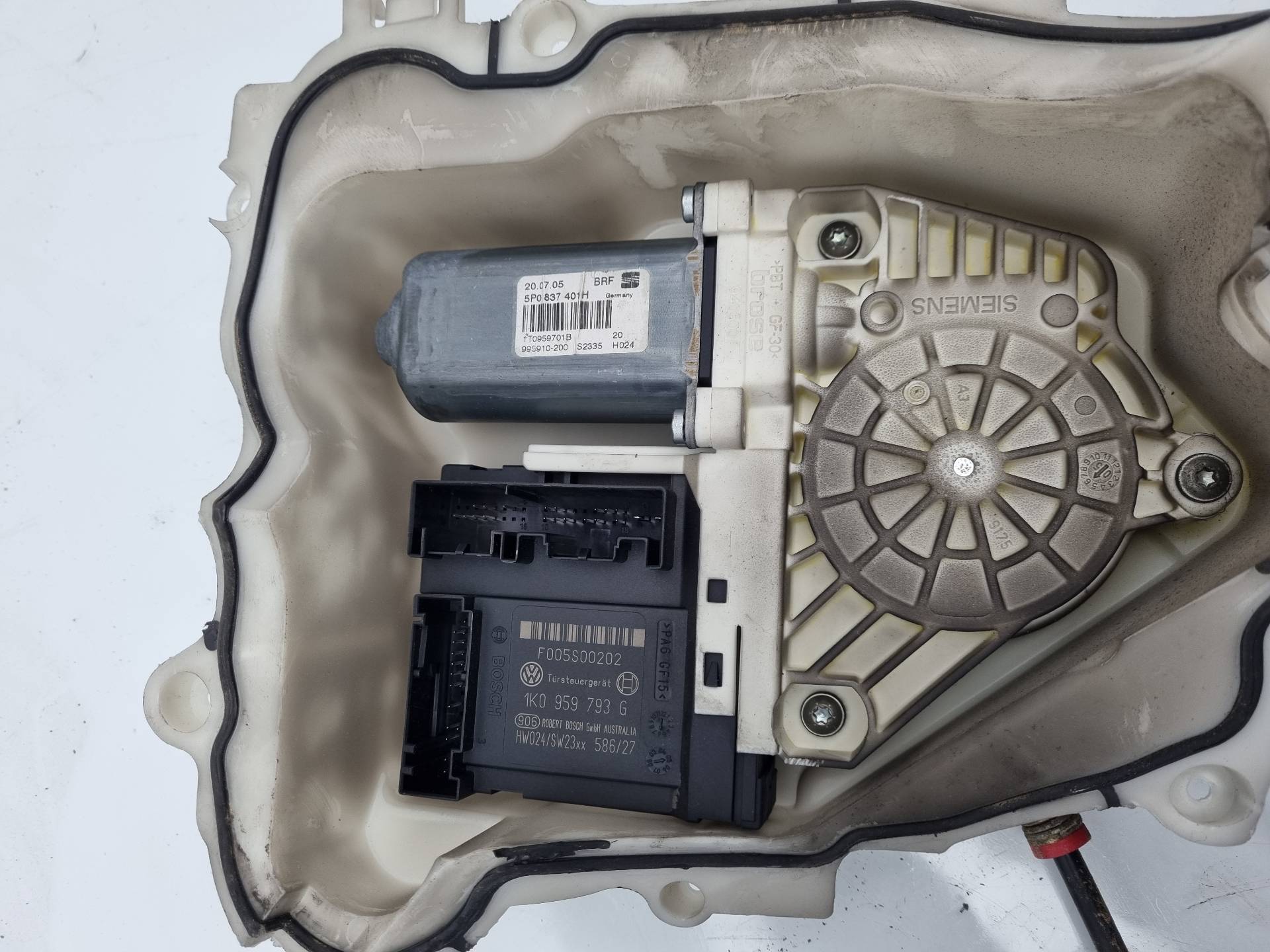 ELEVALUNAS DELANTERO IZQUIERDO SEAT TOLEDO BKC