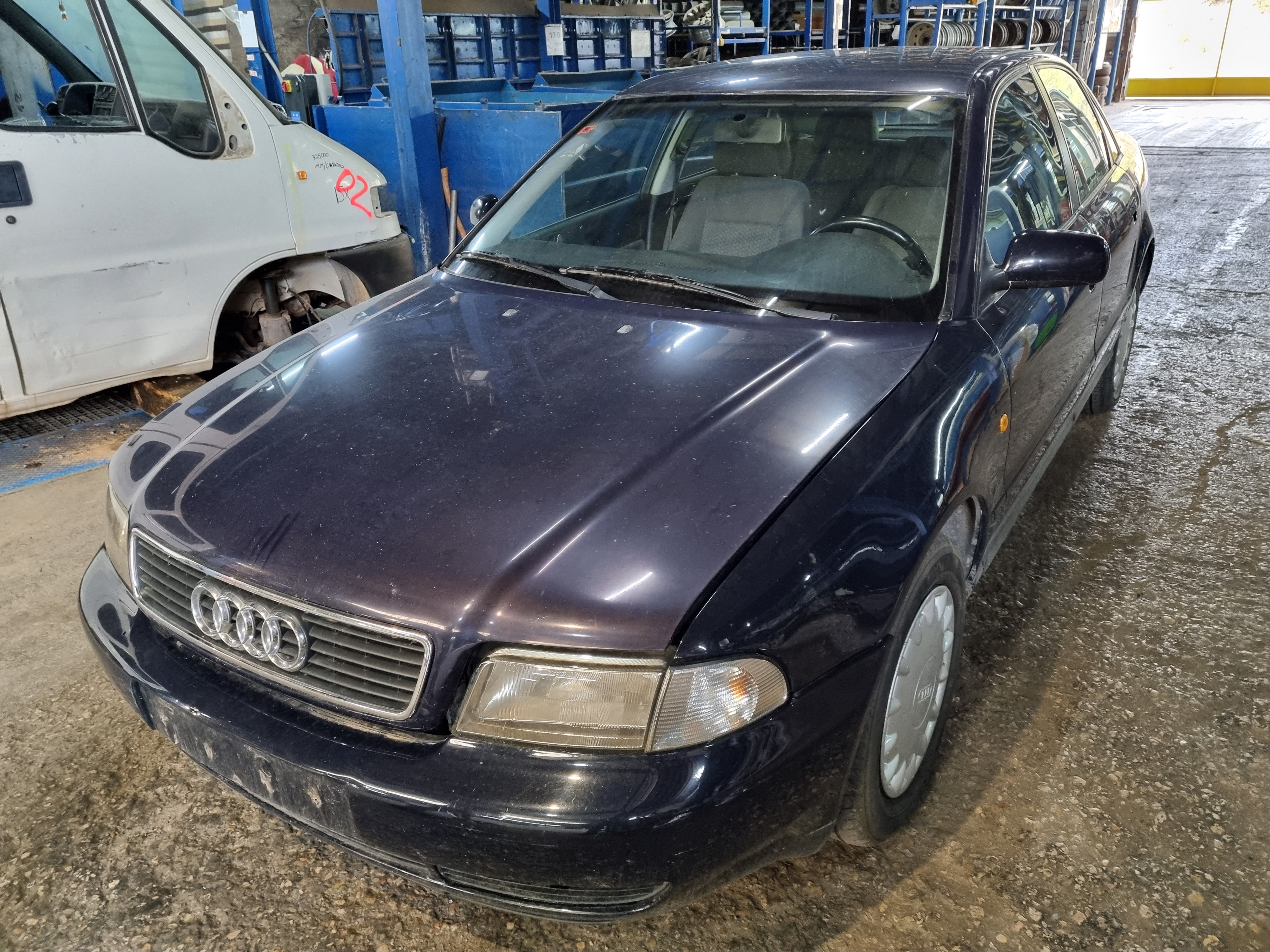 FARO DERECHO AUDI A4 