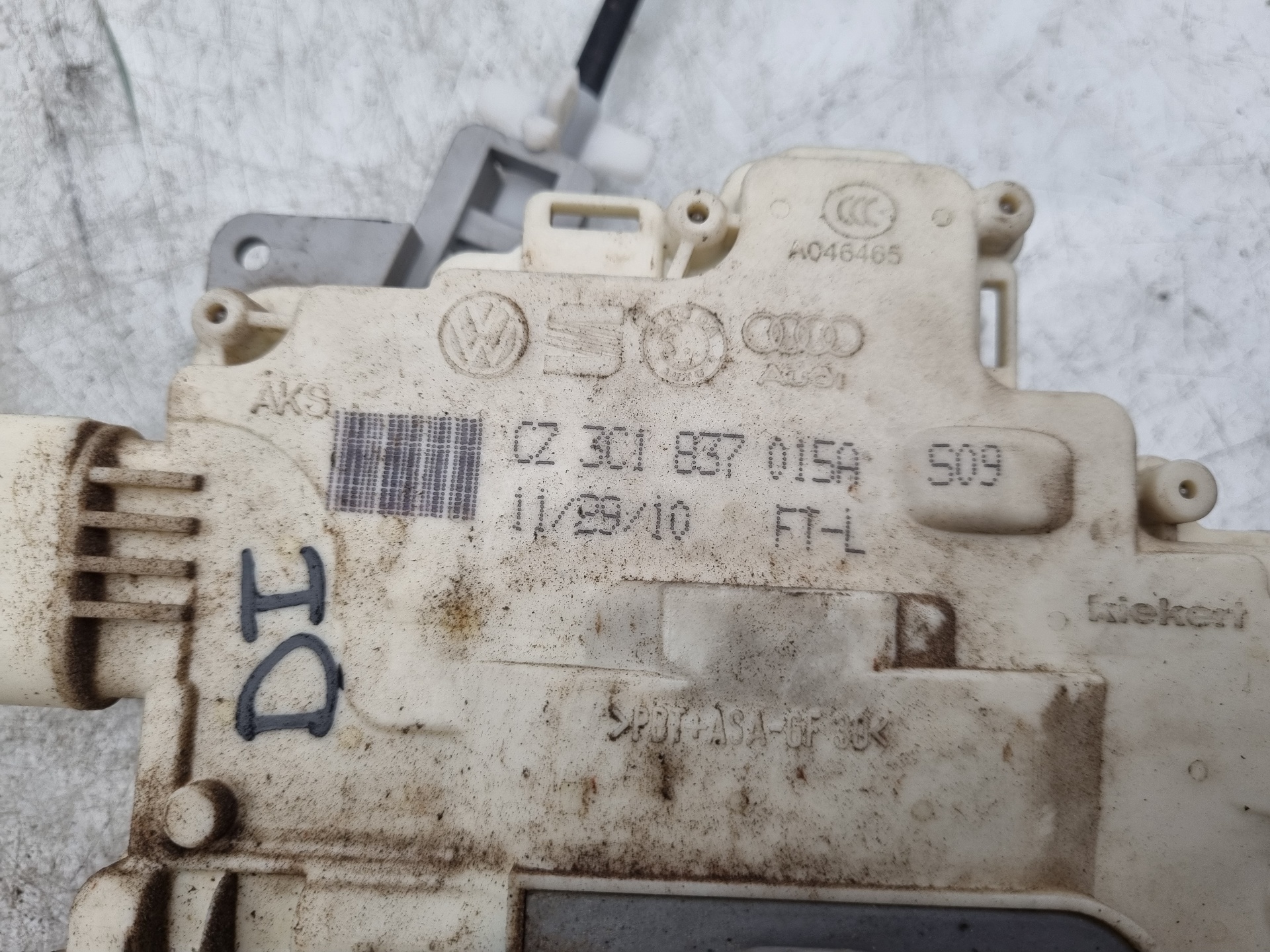 CERRADURA PUERTA DELANTERA IZQUIERDA VOLKSWAGEN PA CAY