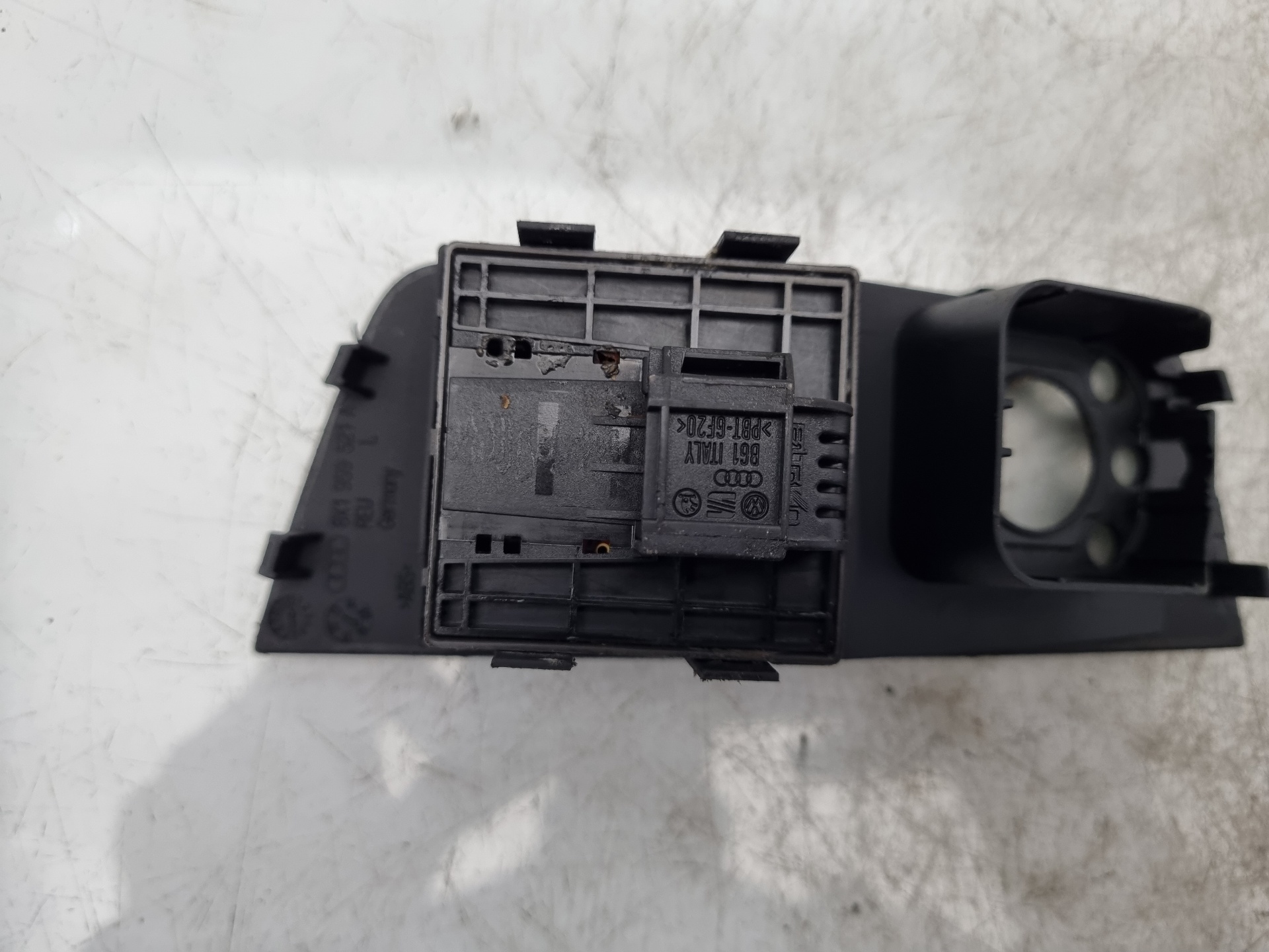 MANDO ELEVALUNAS DELANTERO IZQUIERDO AUDI A1 CAYC