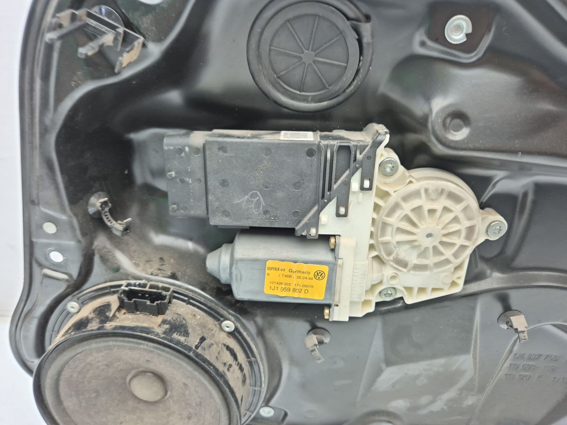 ELEVALUNAS DELANTERO DERECHO VOLKSWAGEN GOLF 