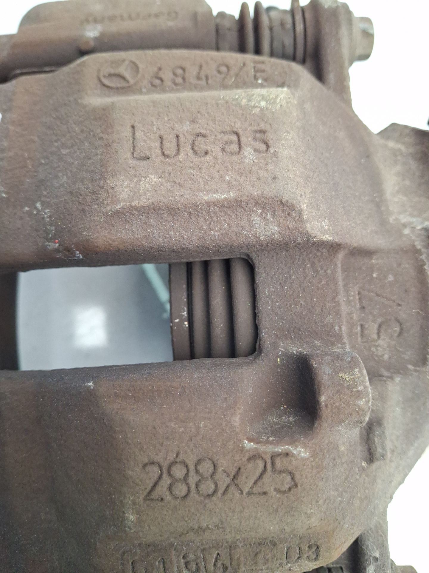 PINZA FRENO DELANTERA IZQUIERDA MERCEDES-BENZ CLAS 