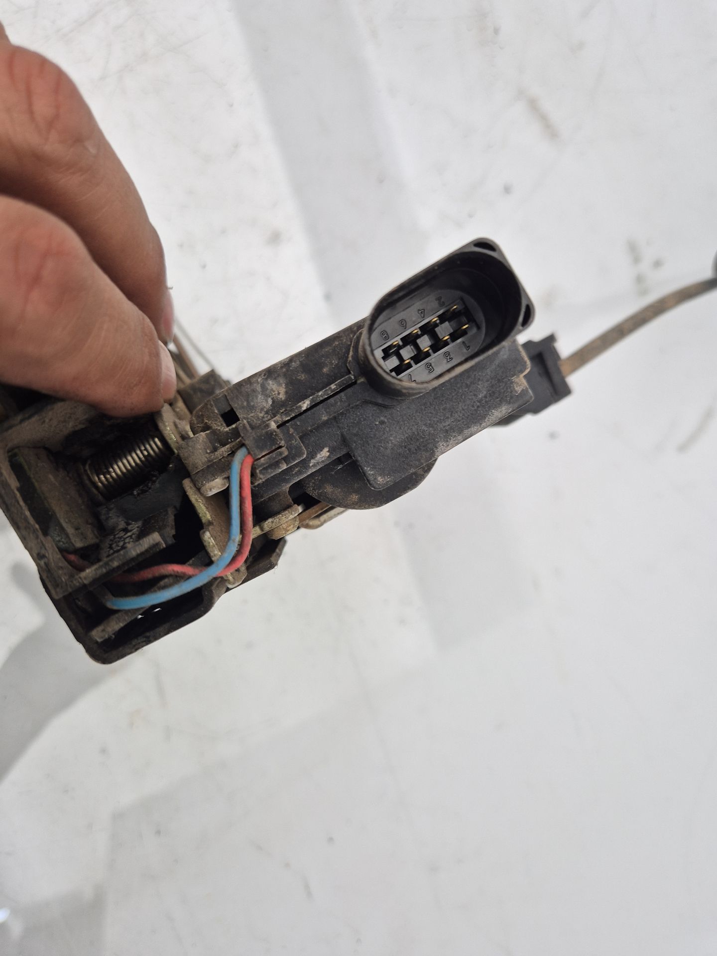CERRADURA PUERTA DELANTERA DERECHA VOLKSWAGEN GOLF 