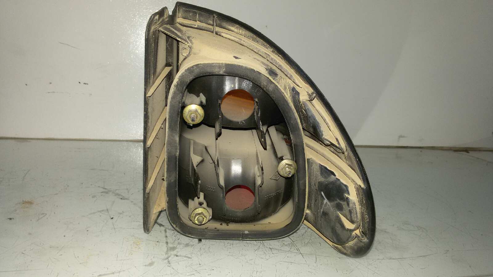 PILOTO TRASERO IZQUIERDO RENAULT LAGUNA 