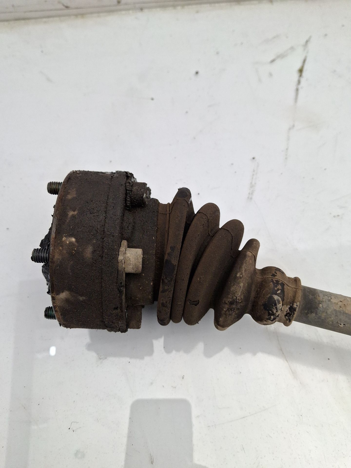 TRANSMISION DELANTERA IZQUIERDA VOLKSWAGEN GOLF 