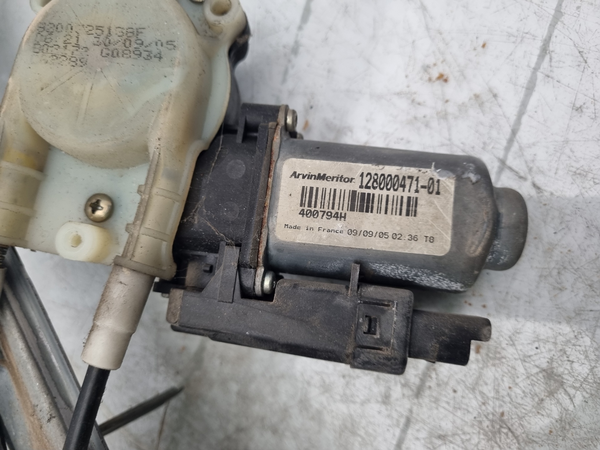 ELEVALUNAS DELANTERO IZQUIERDO RENAULT MEGANE F9Q B8