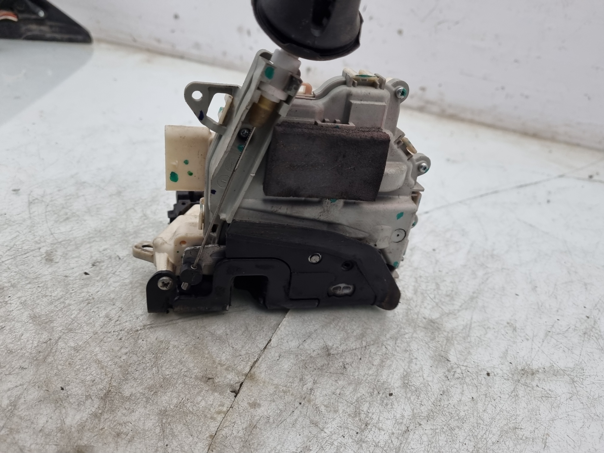 CERRADURA PUERTA DELANTERA DERECHA AUDI A1 CAYC