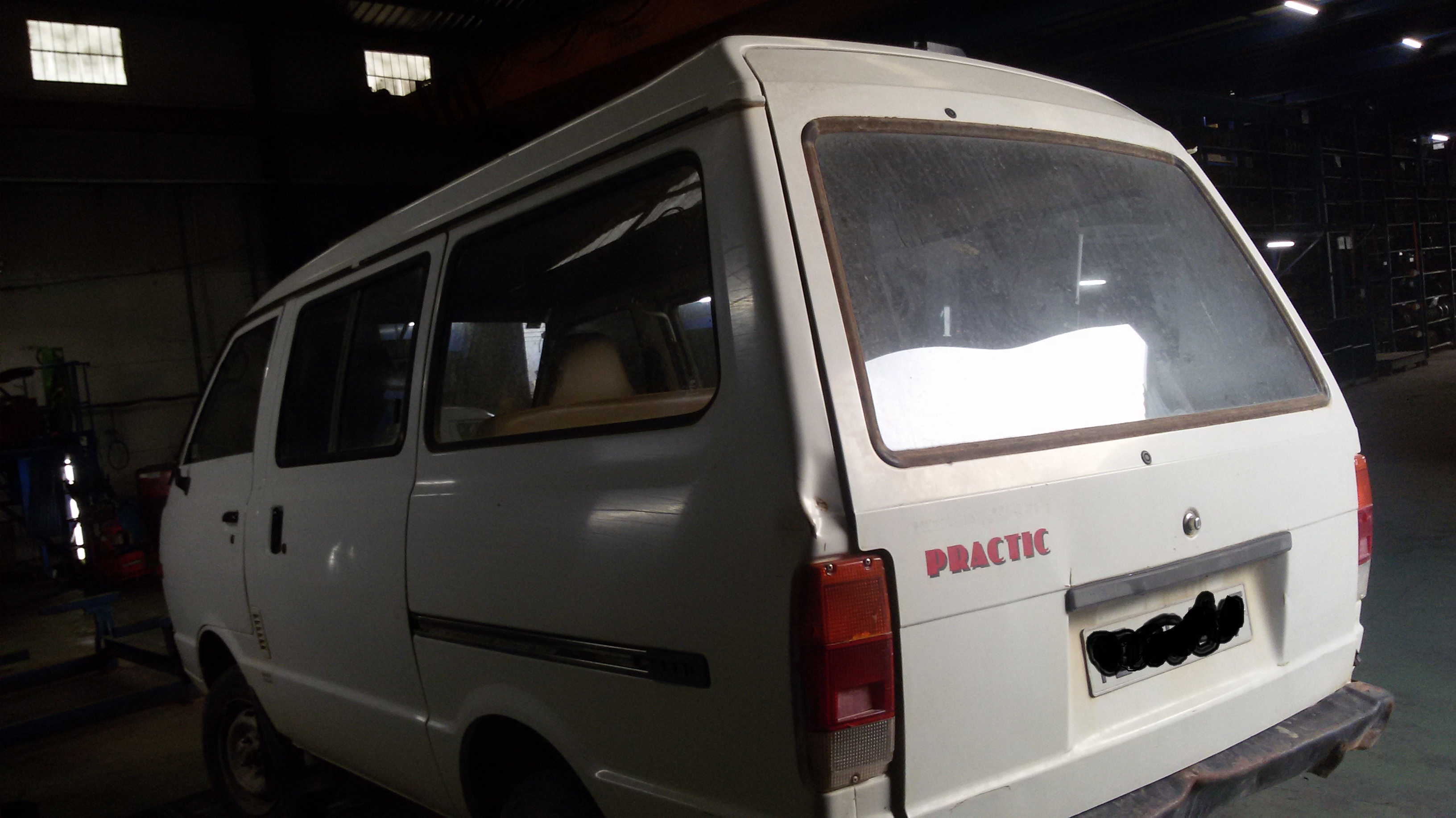 REJILLA DELANTERA NISSAN VANETTE 