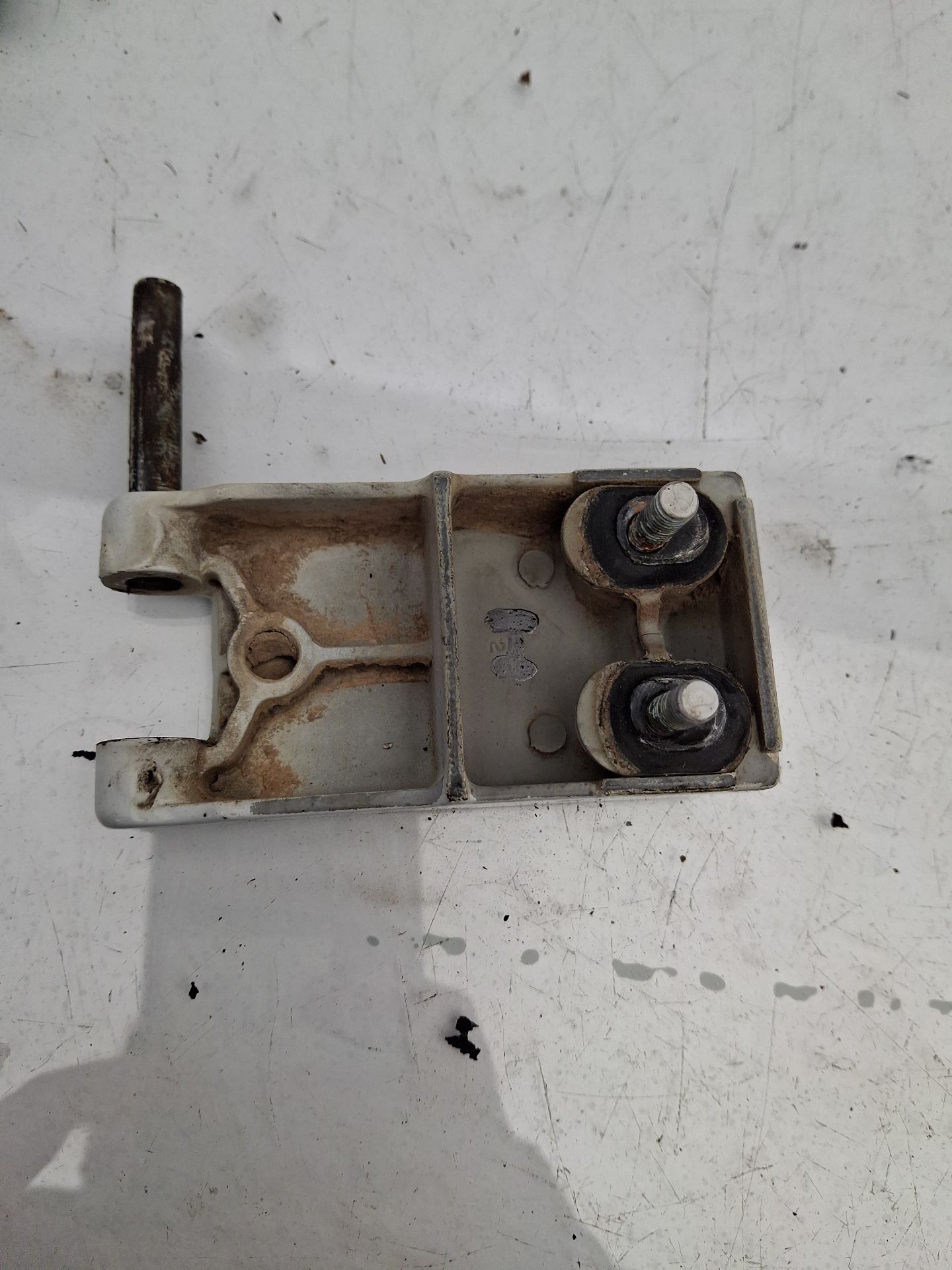 BISAGRA PUERTA TRASERA RENAULT EXPRESS 